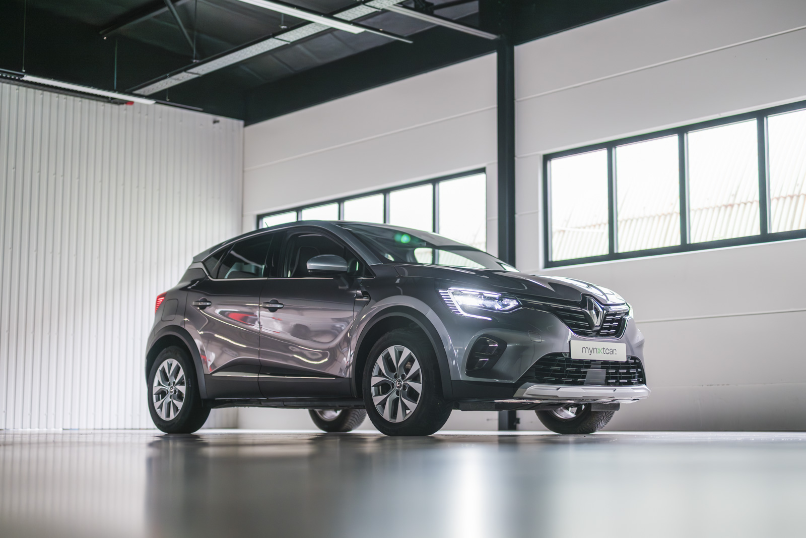 Vehicle gallery image 2