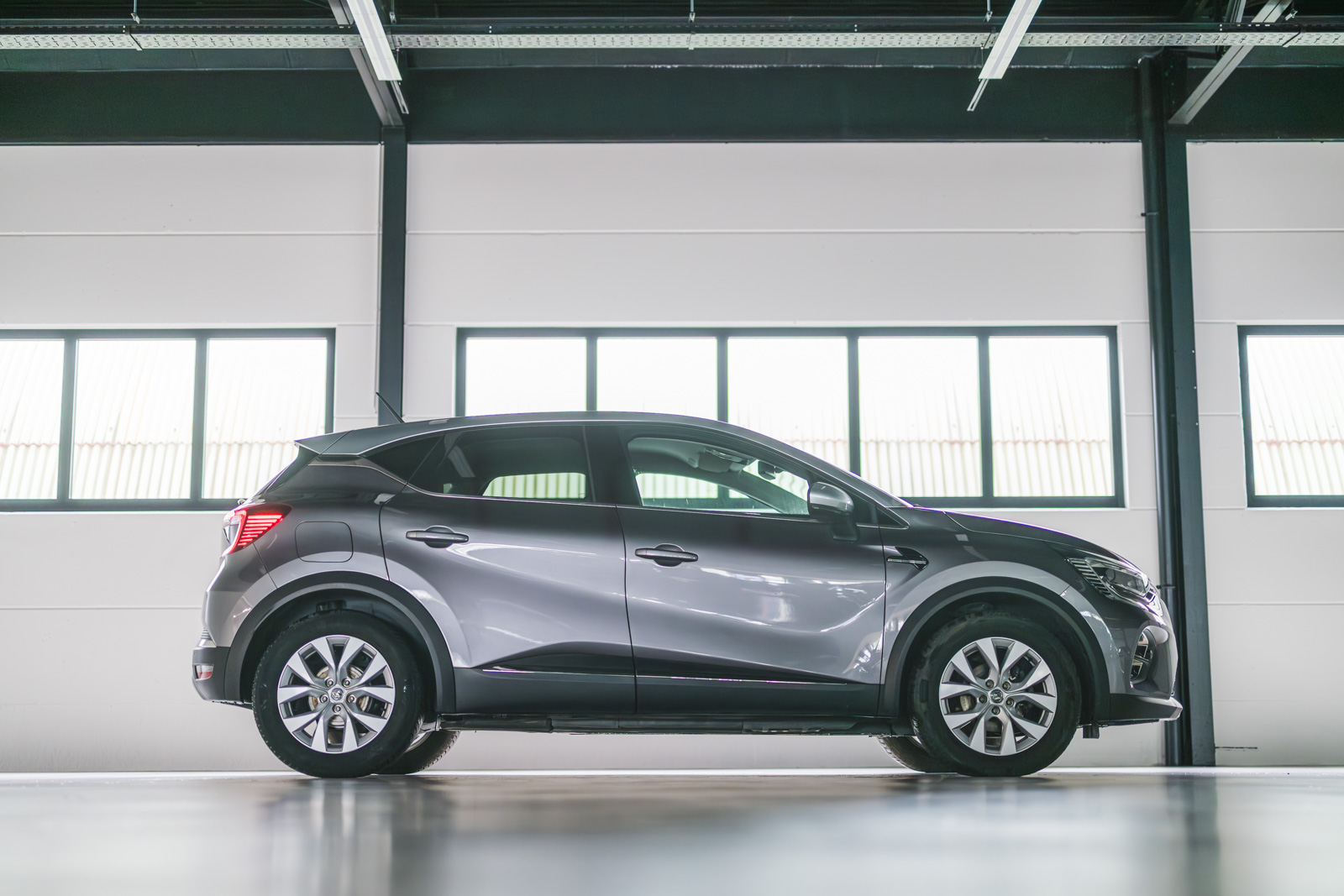 Vehicle gallery image 3