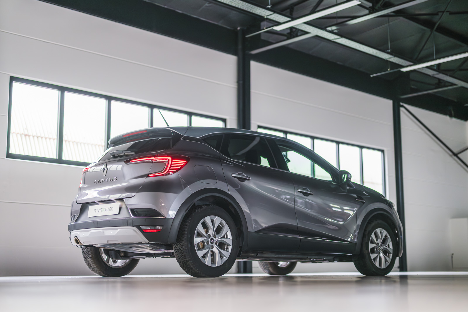 Vehicle gallery image 4
