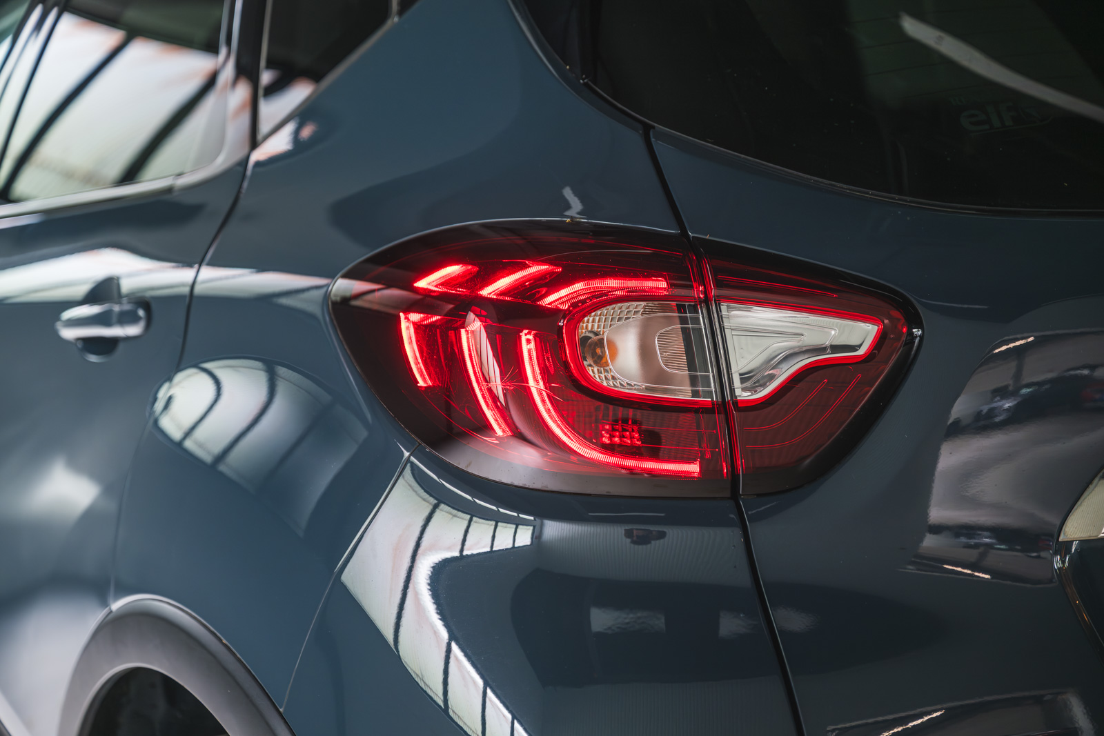 Vehicle gallery image 9