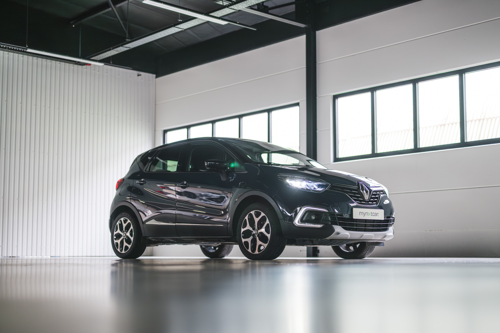 Vehicle gallery image 2