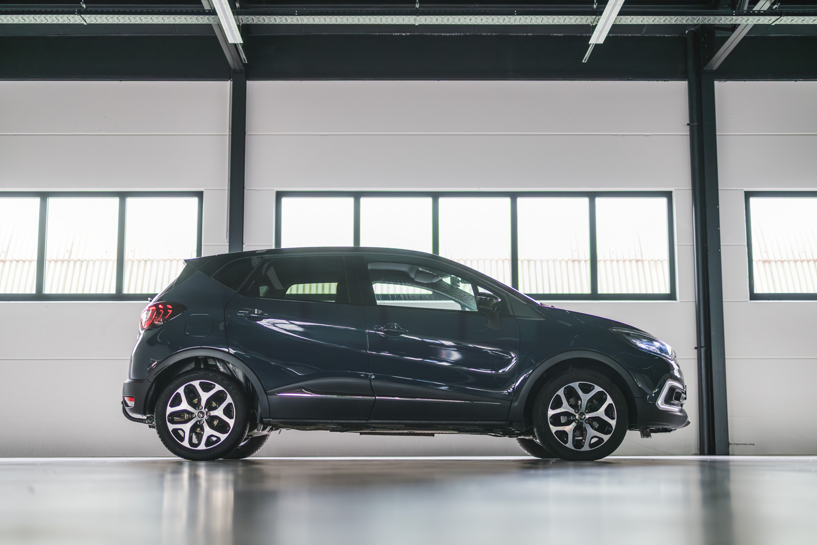 Vehicle gallery image 3