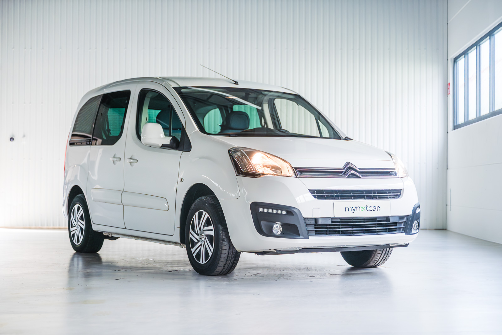 Vehicle gallery image 1