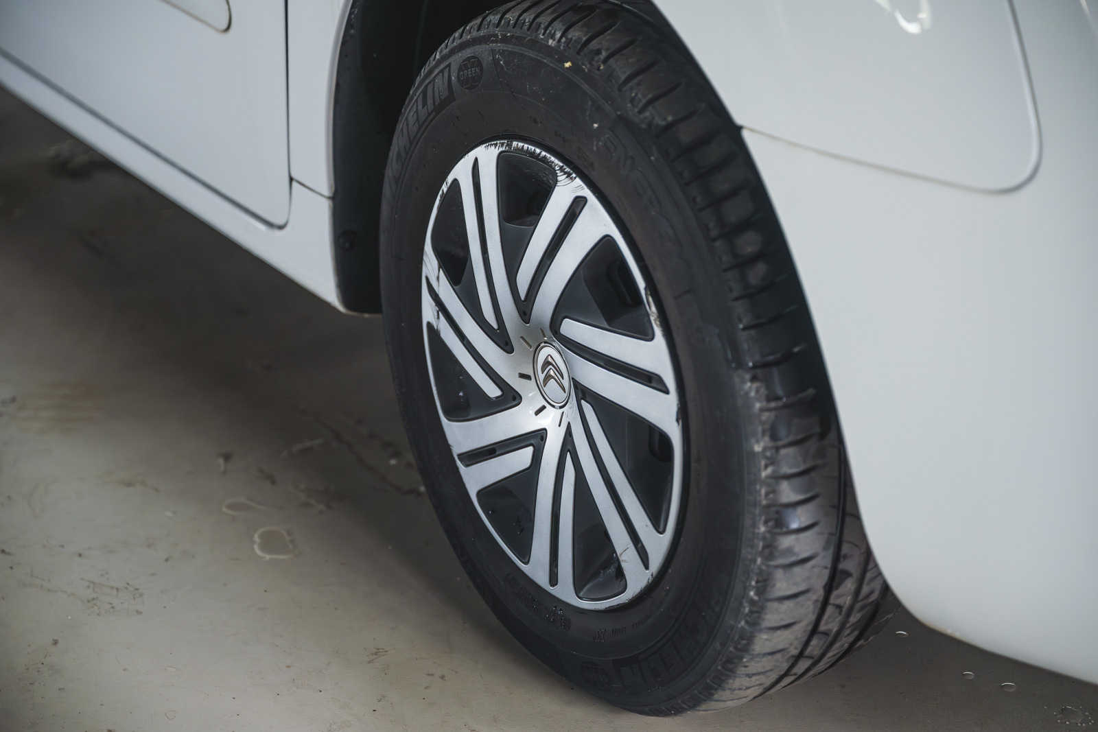 Vehicle gallery image 8