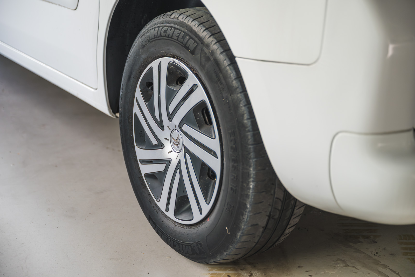 Vehicle gallery image 11