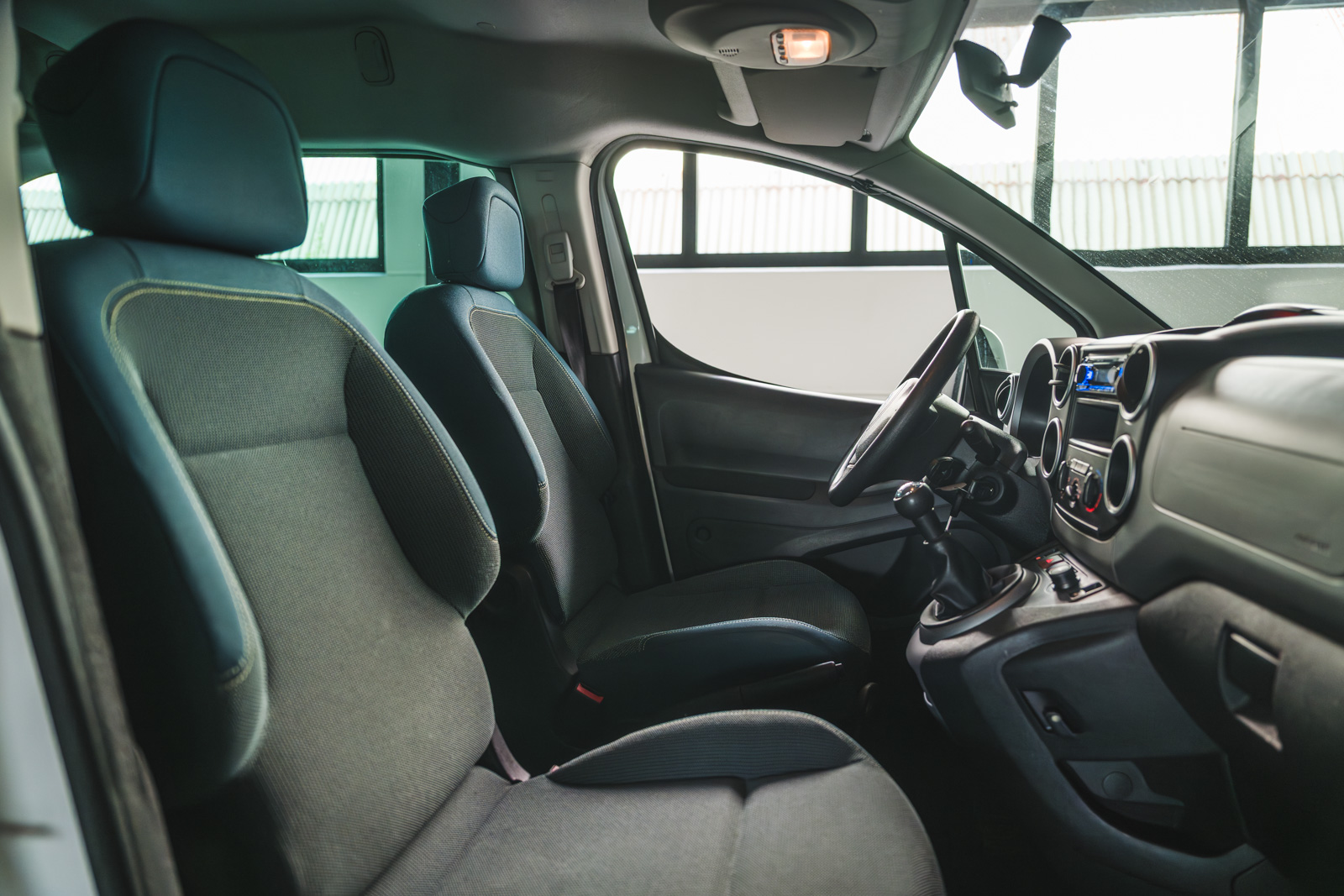 Vehicle gallery image 12