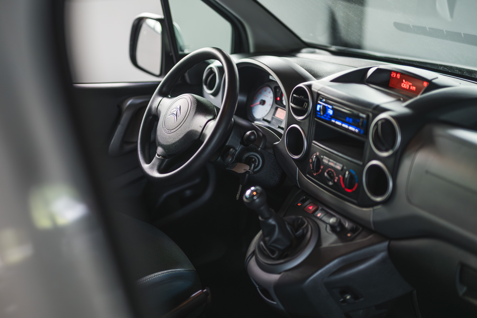 Vehicle gallery image 19