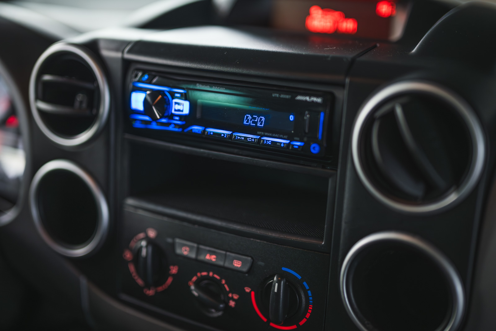 Vehicle gallery image 21