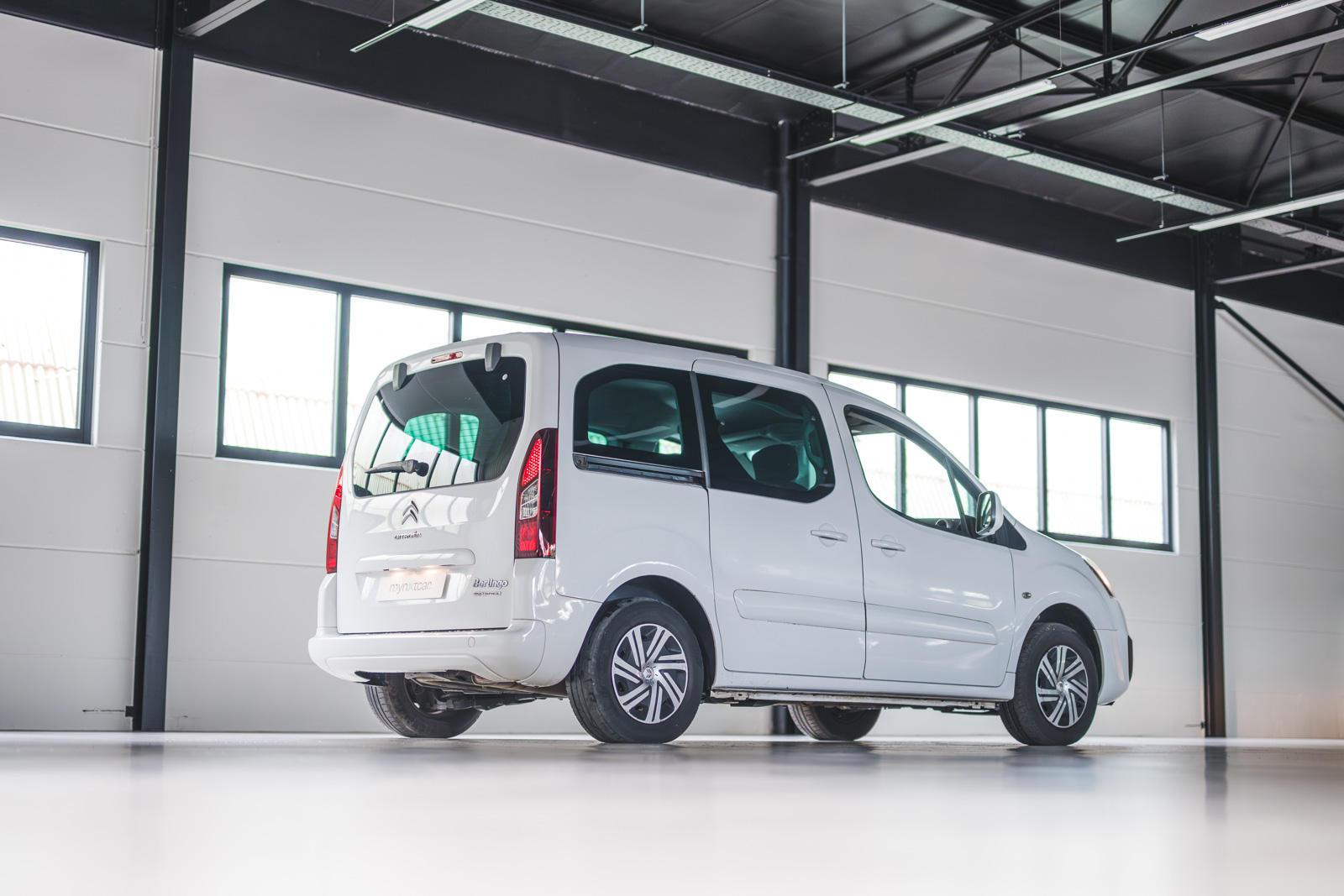 Vehicle gallery image 4