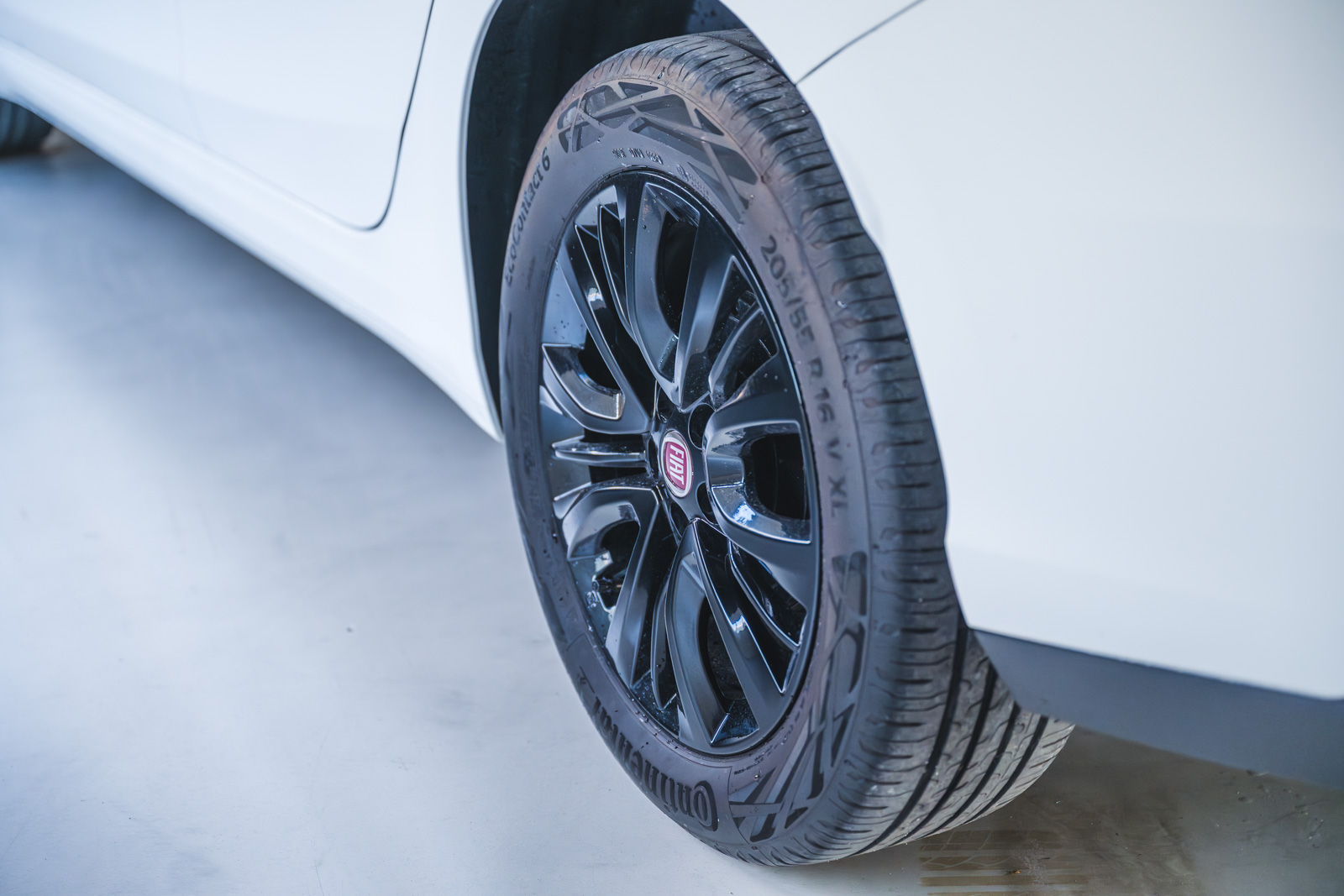 Vehicle gallery image 12