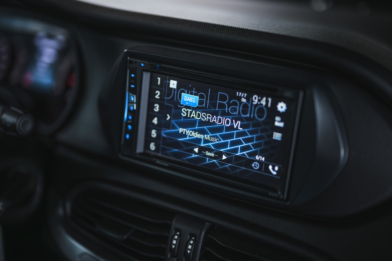 Vehicle gallery image 21