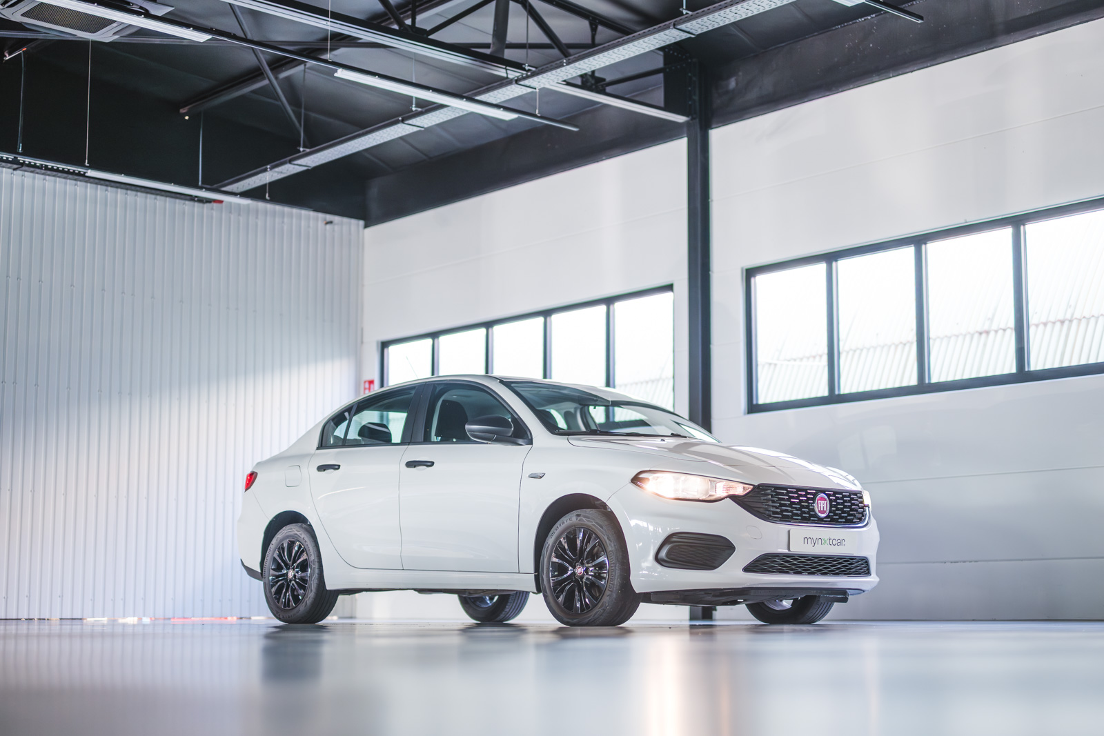 Vehicle gallery image 2