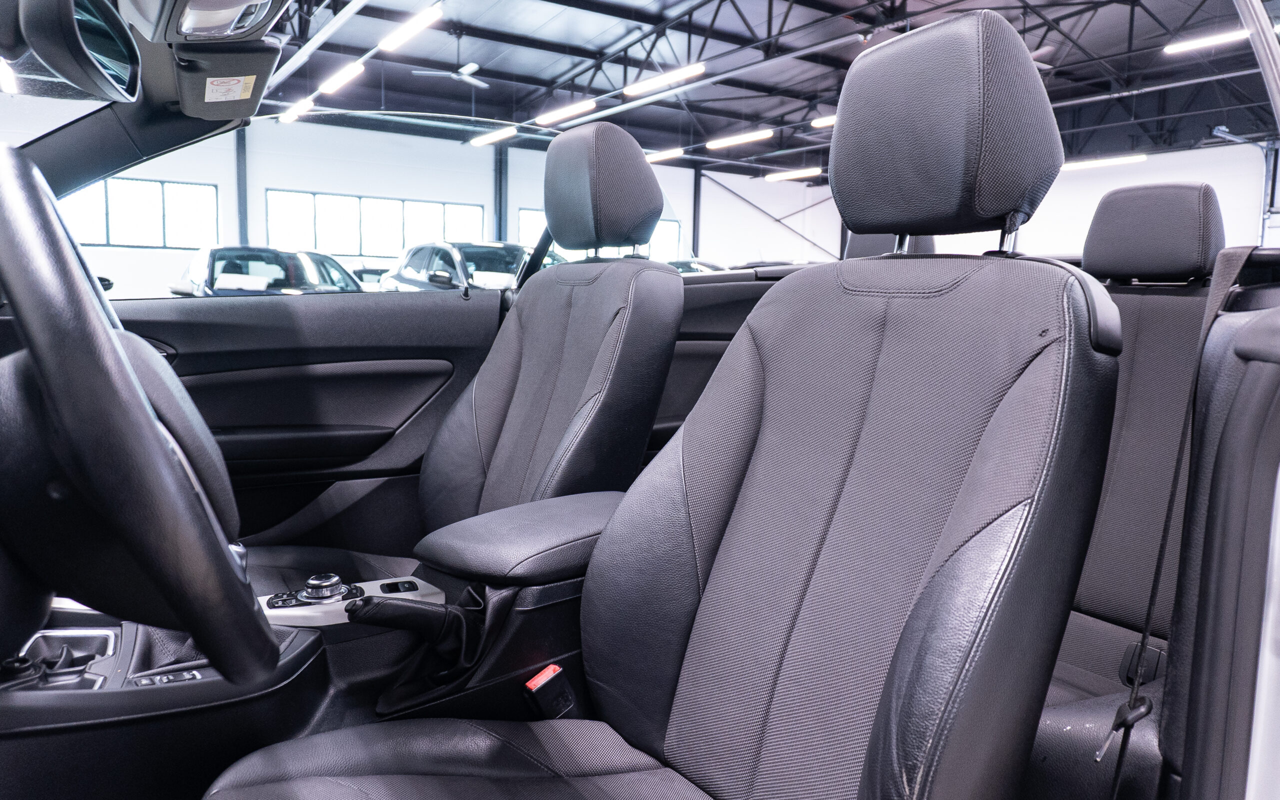 Vehicle gallery image 9