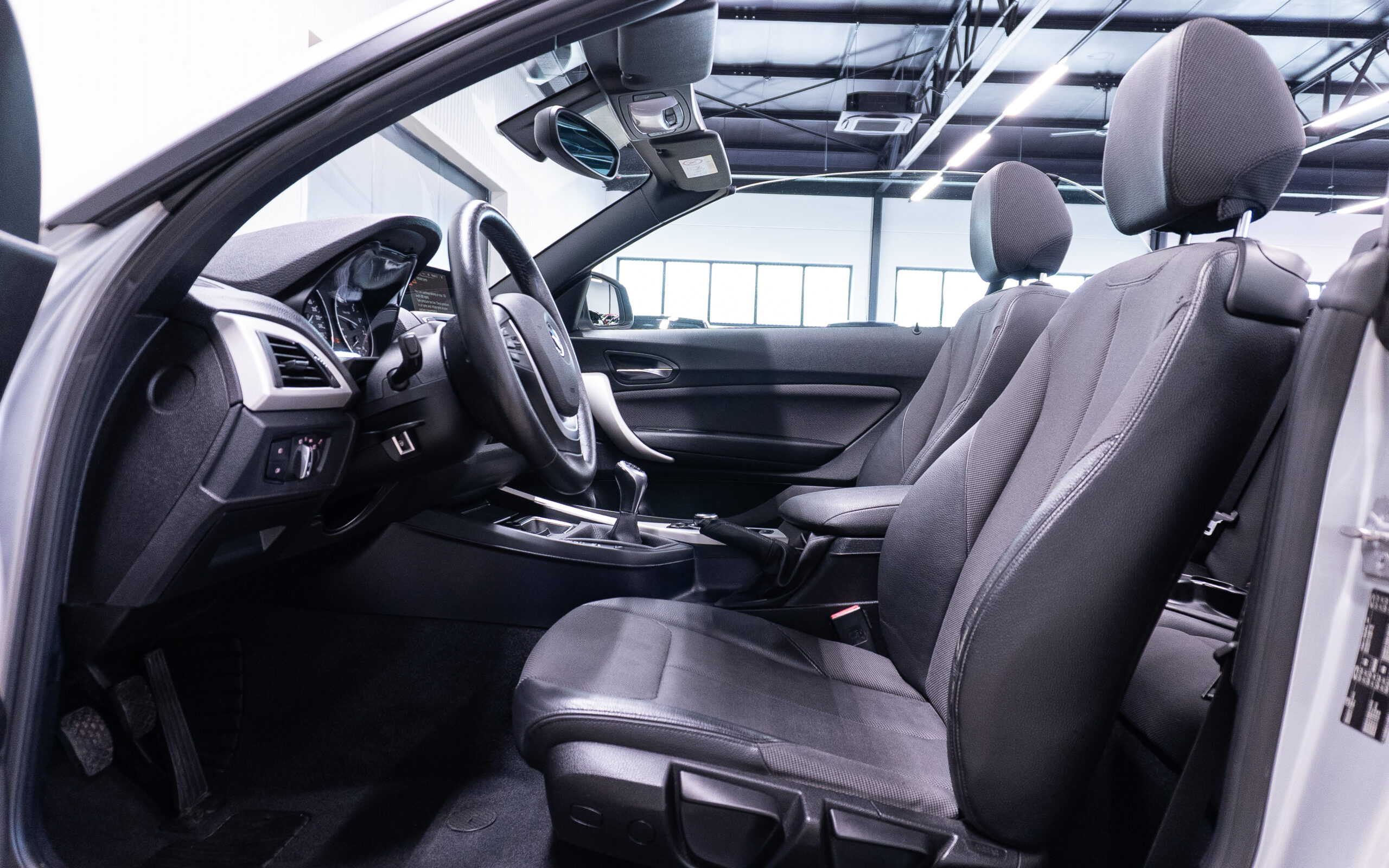 Vehicle gallery image 10