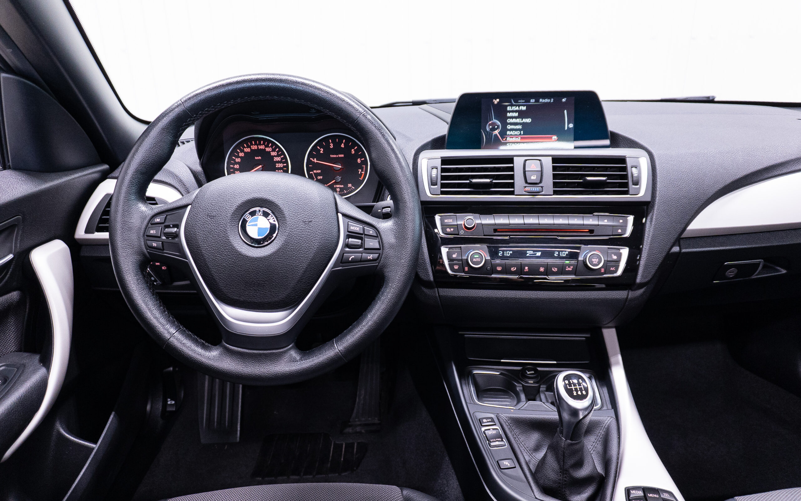 Vehicle gallery image 12