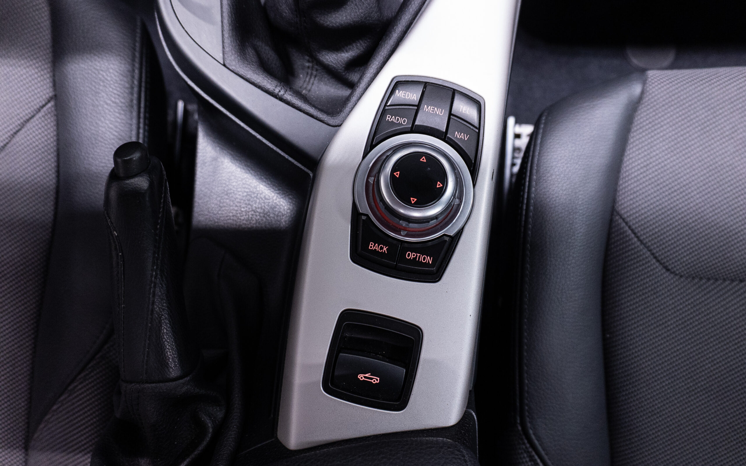 Vehicle gallery image 24