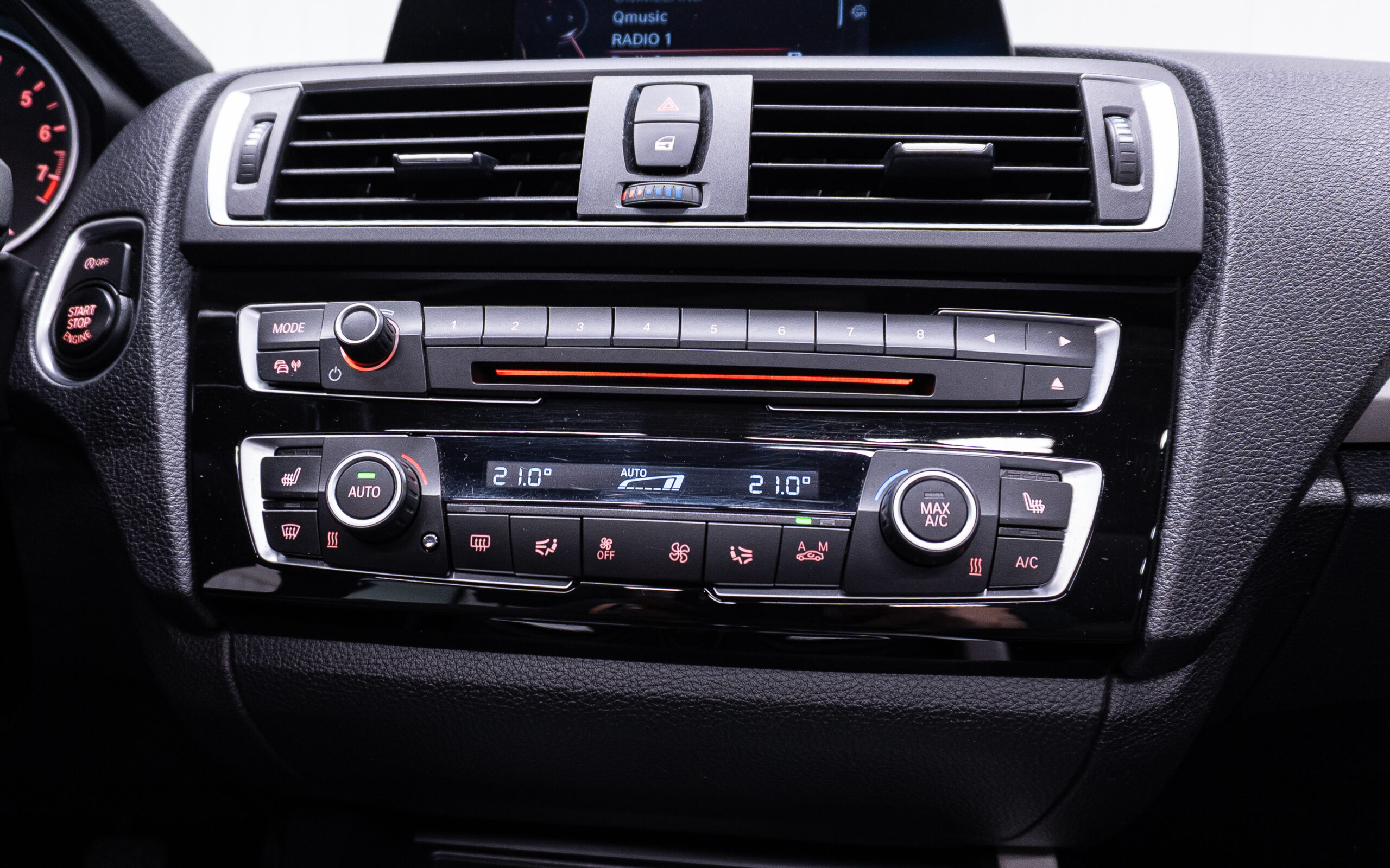 Vehicle gallery image 21