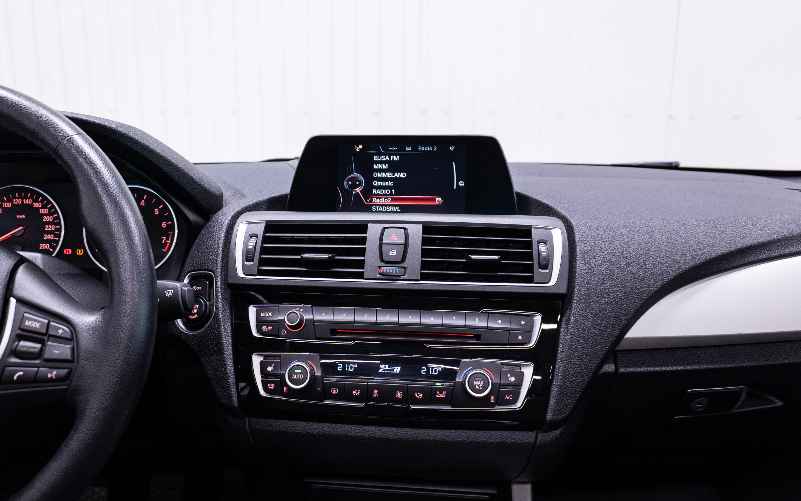 Vehicle gallery image 14