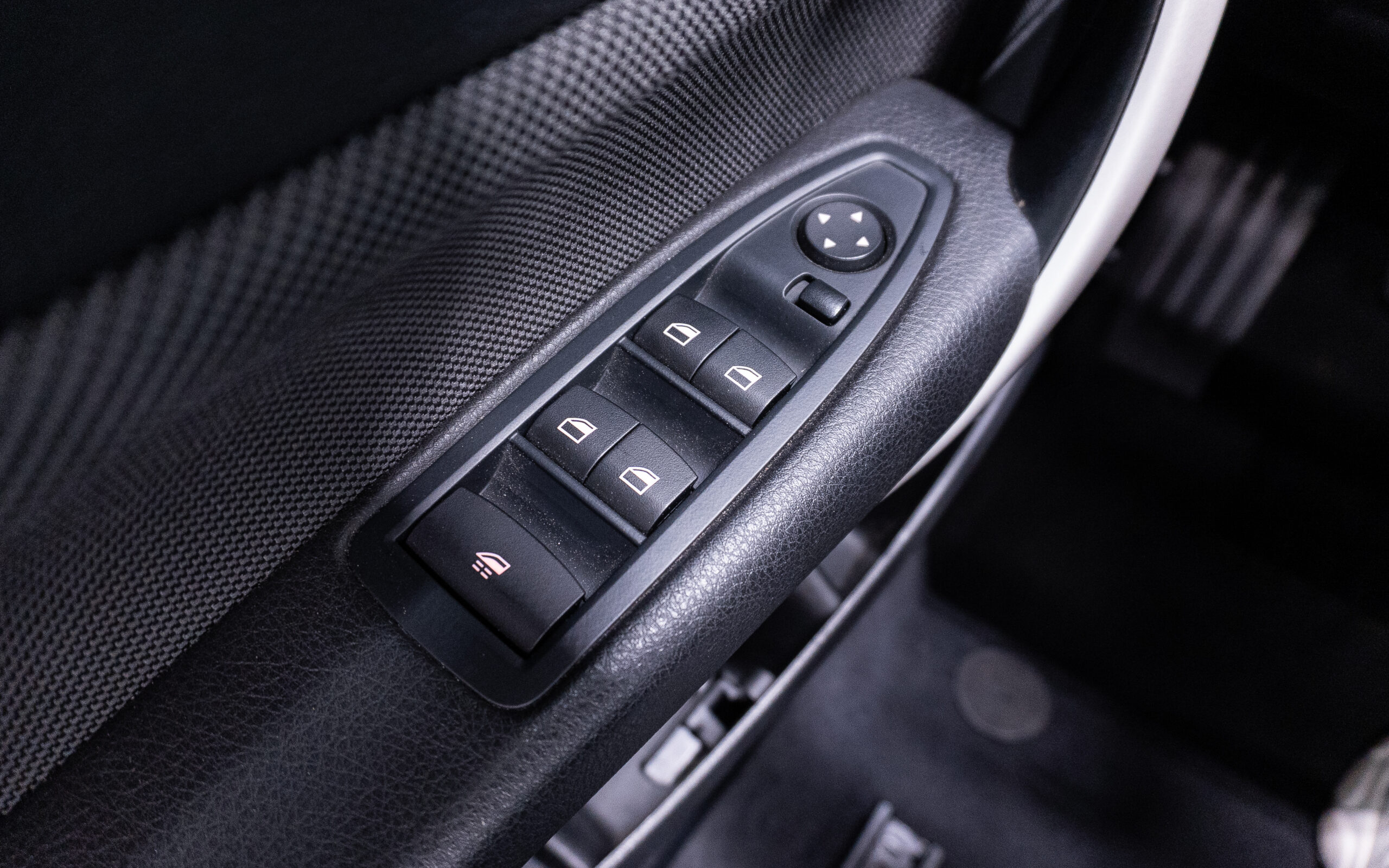 Vehicle gallery image 25