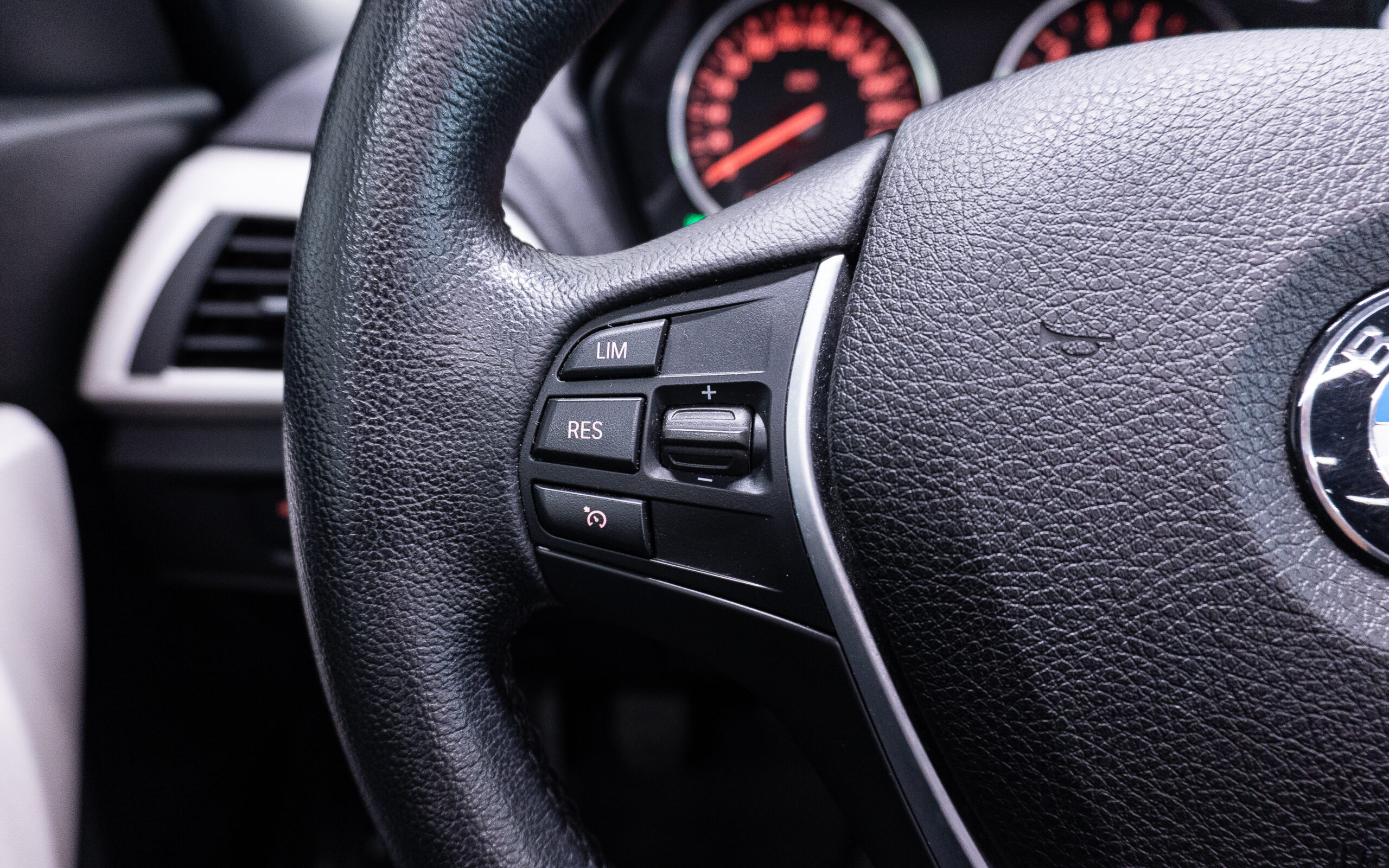 Vehicle gallery image 27