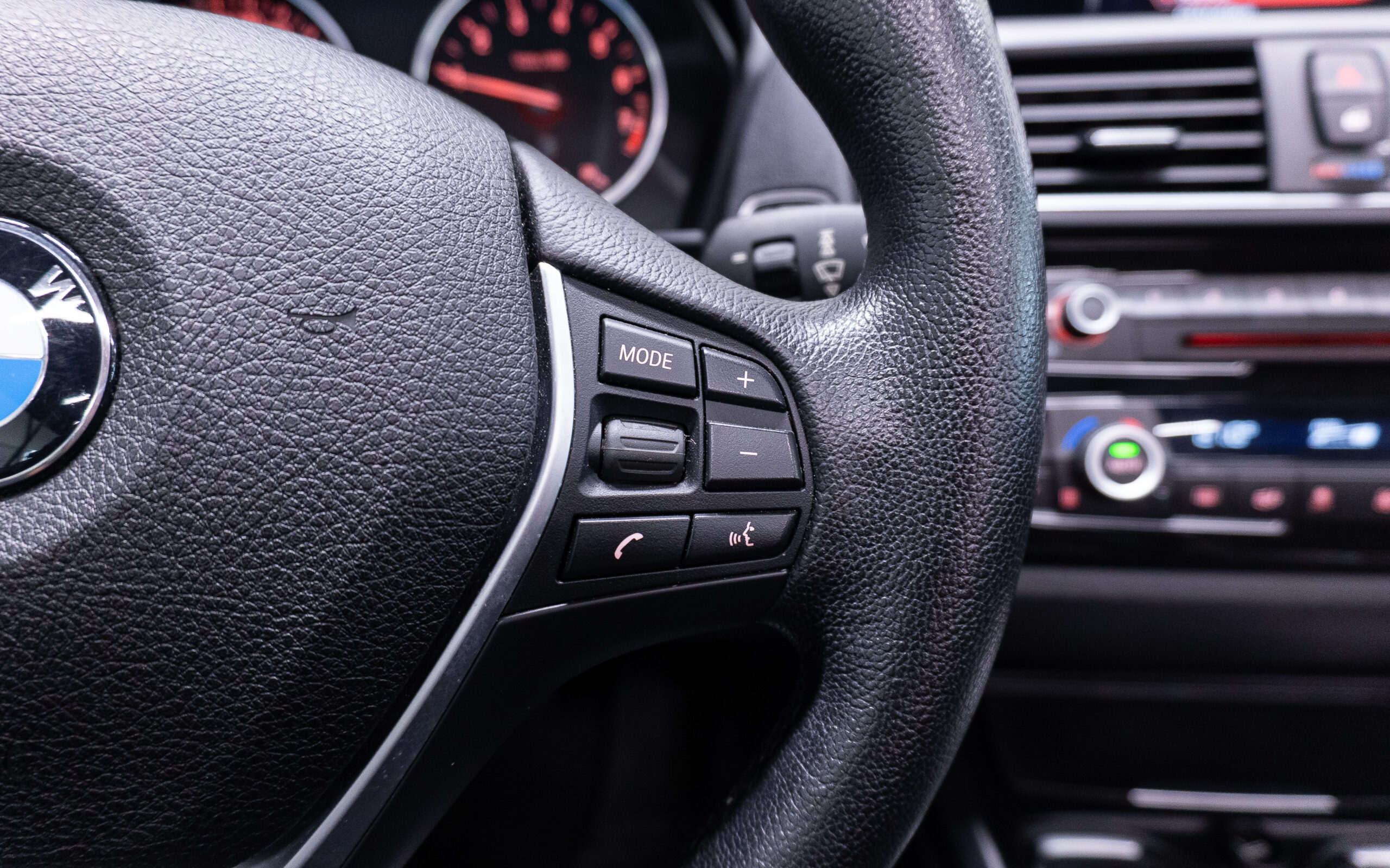 Vehicle gallery image 28
