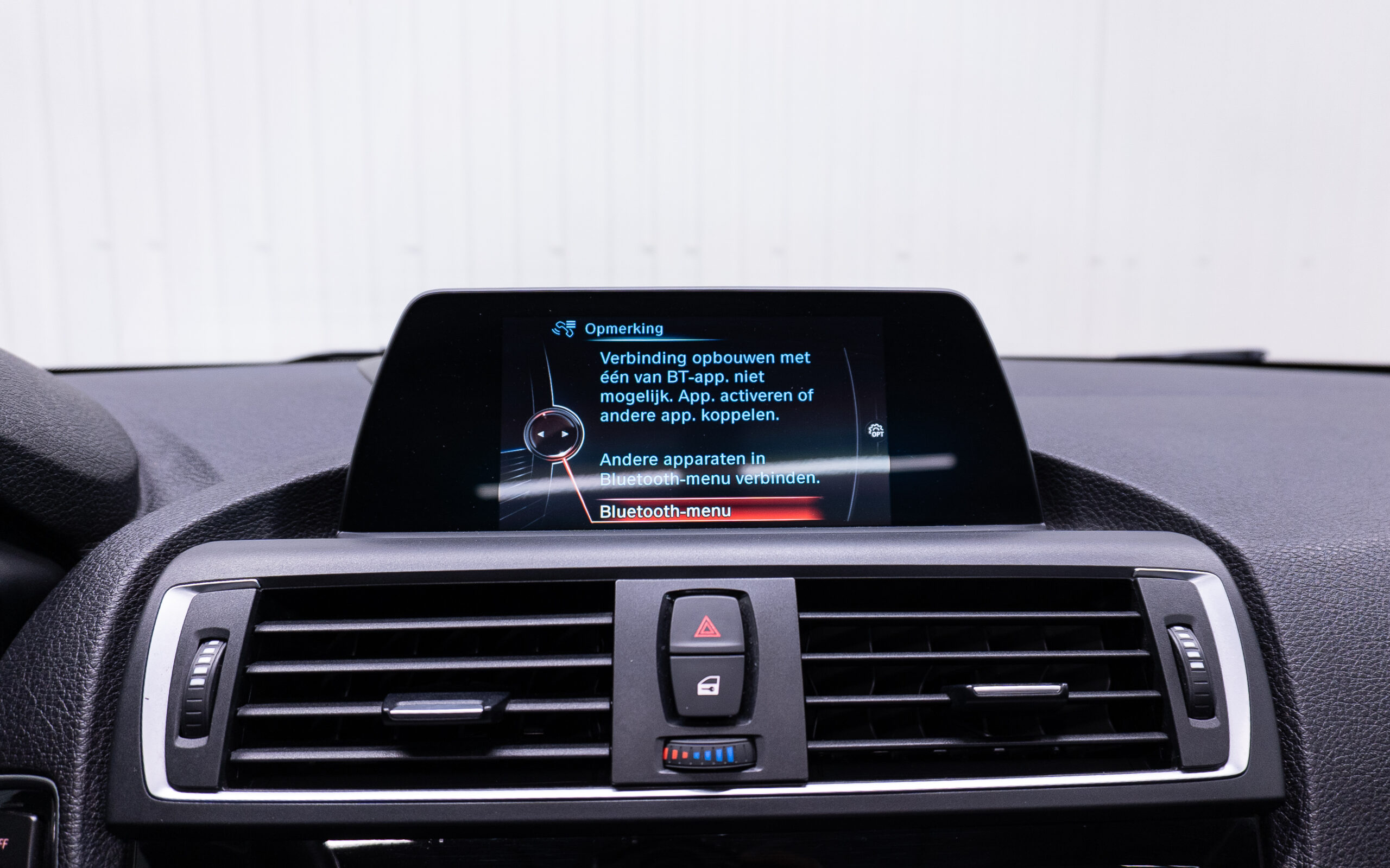 Vehicle gallery image 16