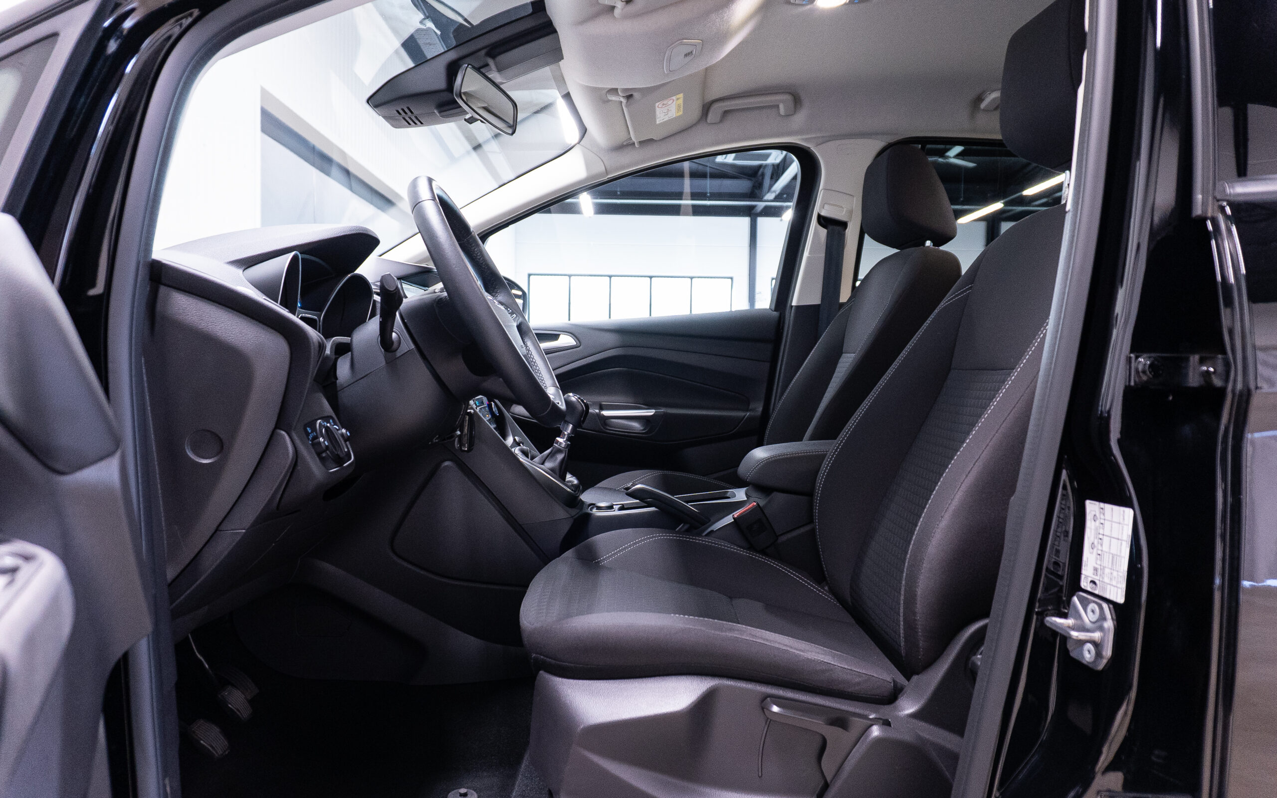 Vehicle gallery image 9
