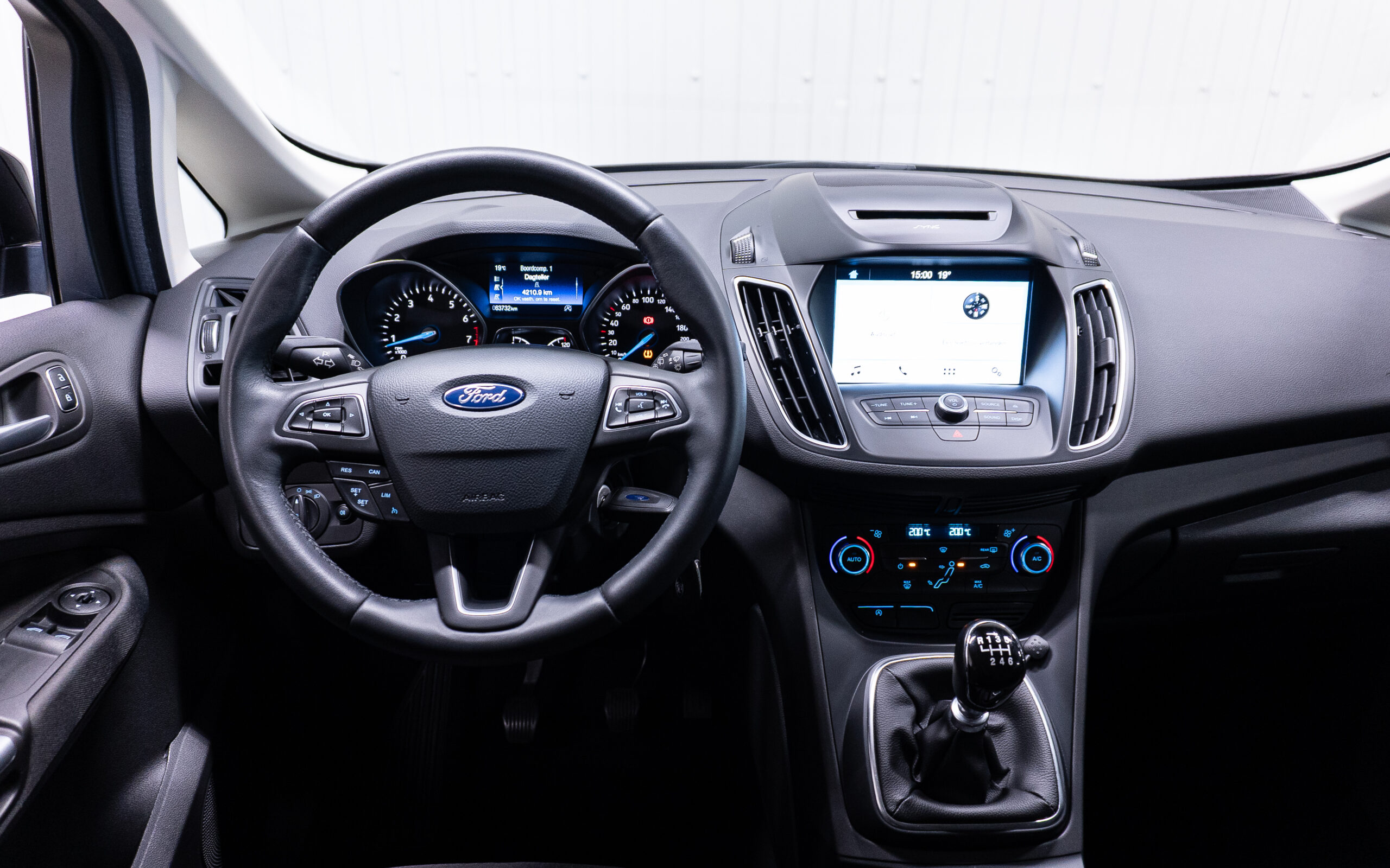 Vehicle gallery image 11
