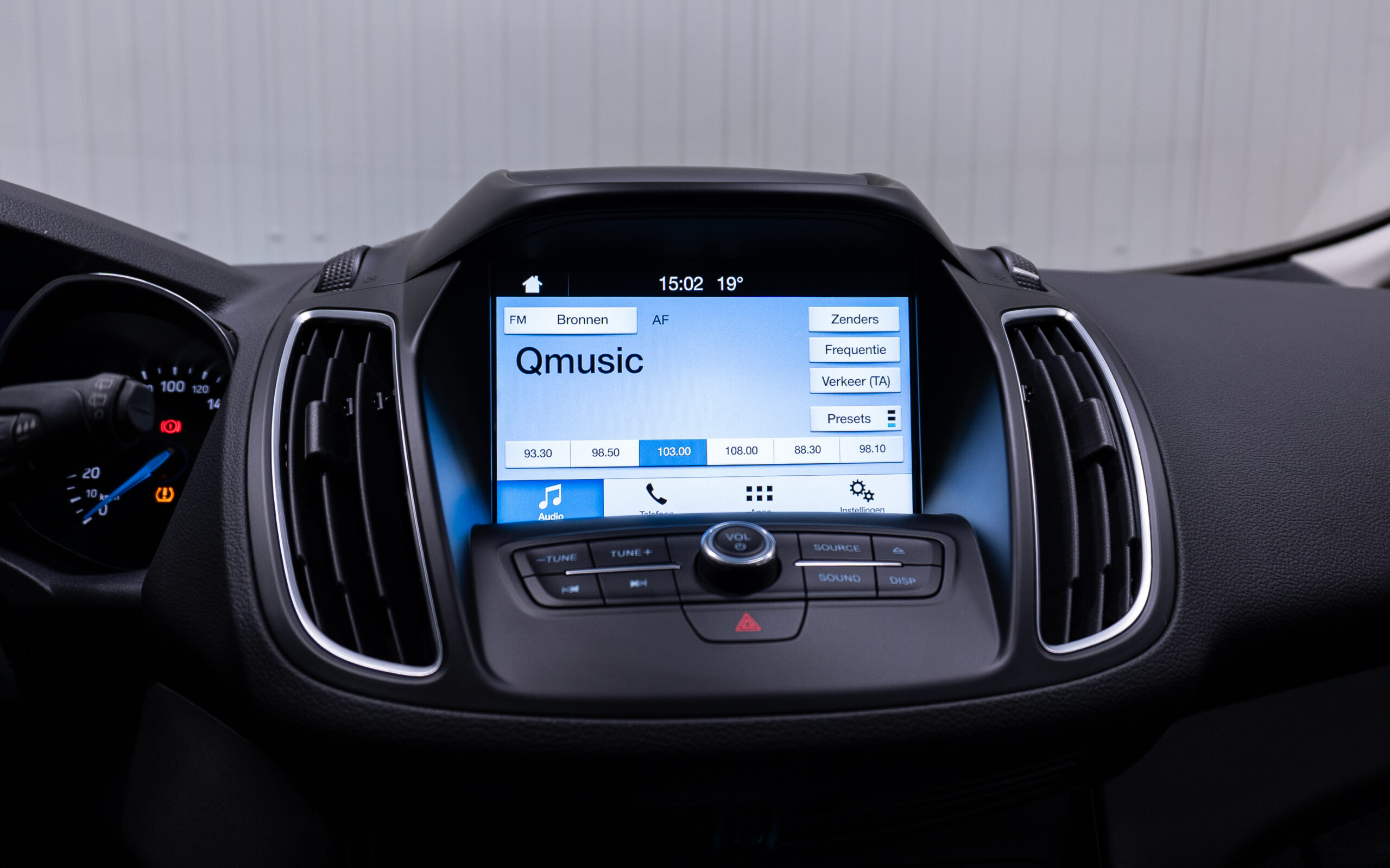 Vehicle gallery image 15