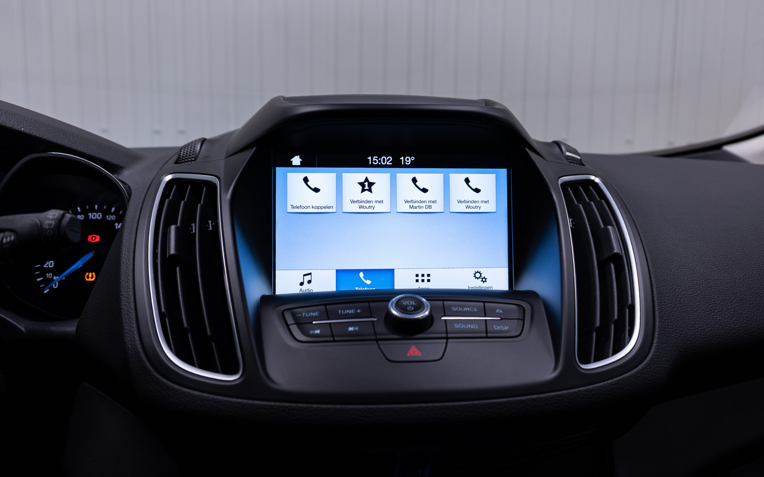 Vehicle gallery image 16