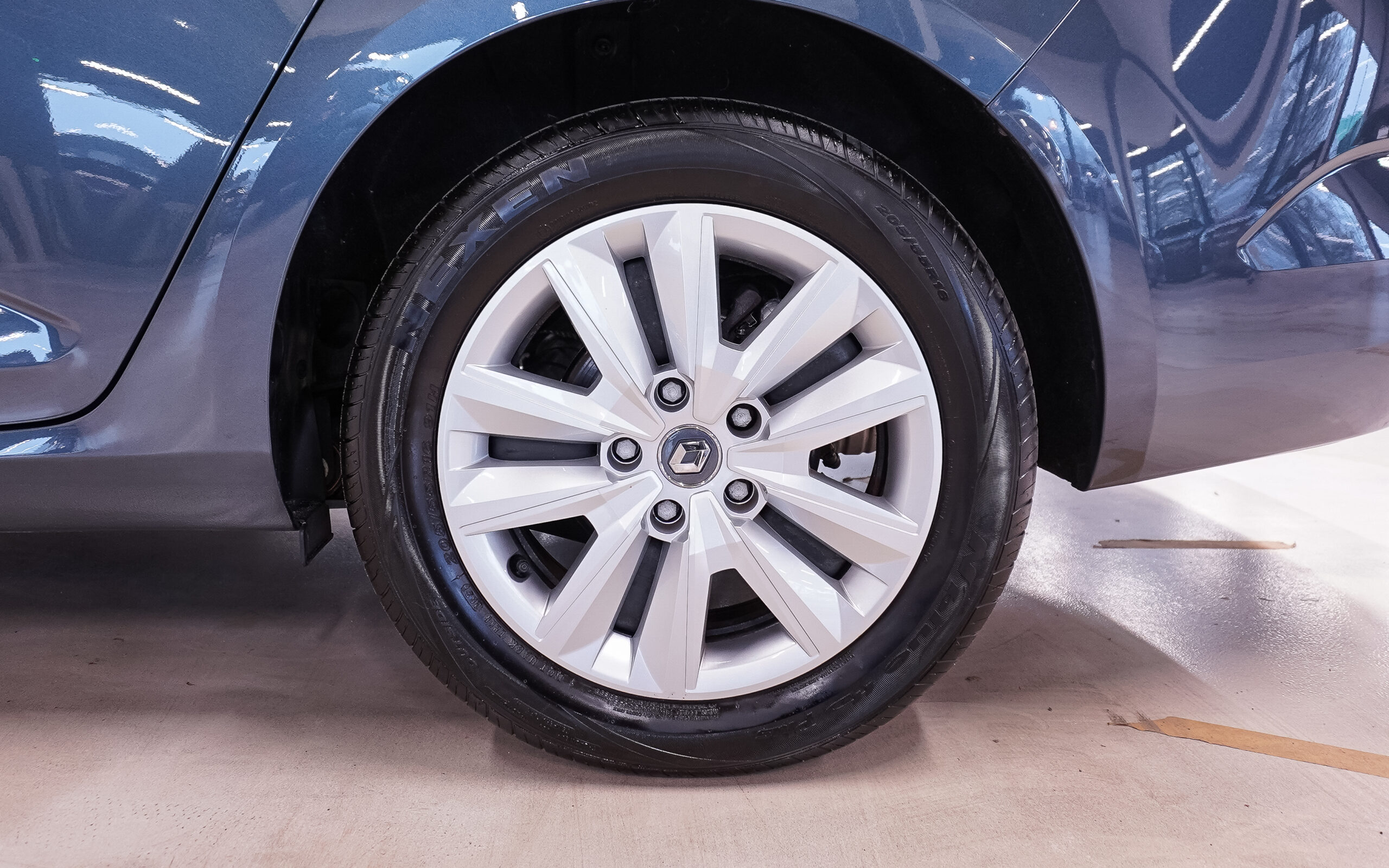Vehicle gallery image 6