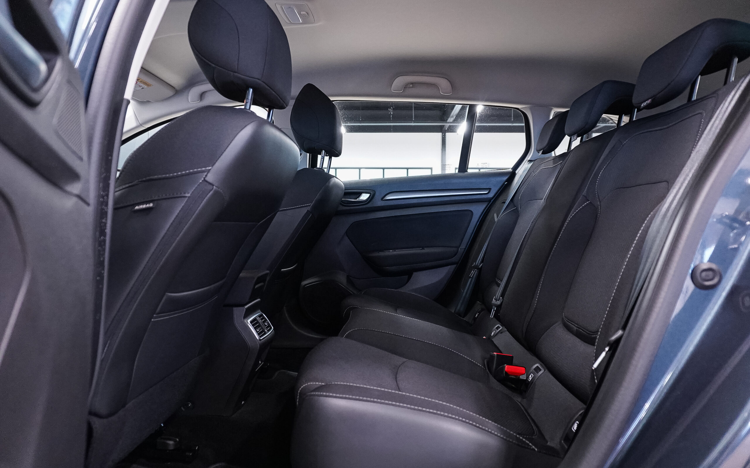 Vehicle gallery image 9