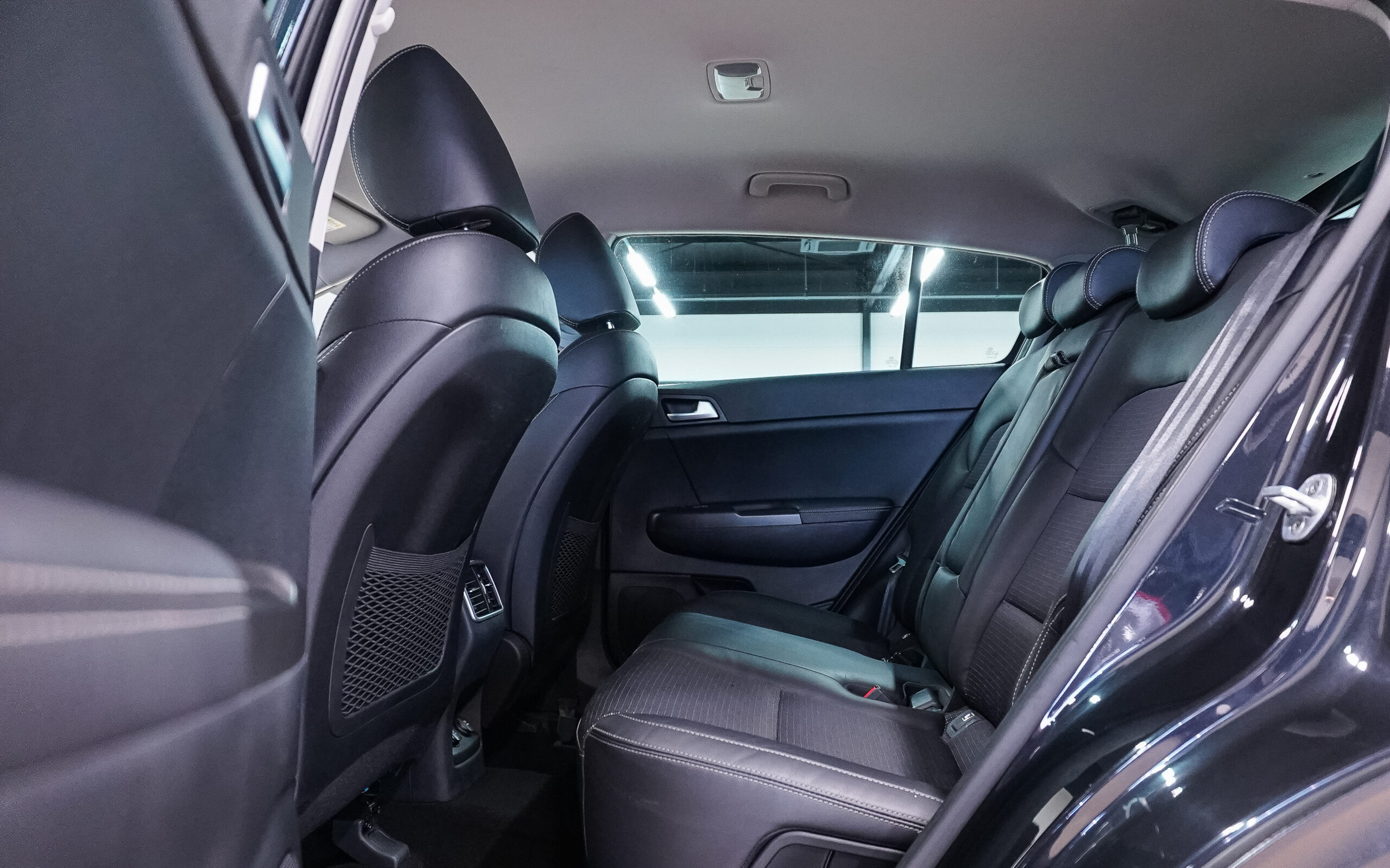 Vehicle gallery image 9