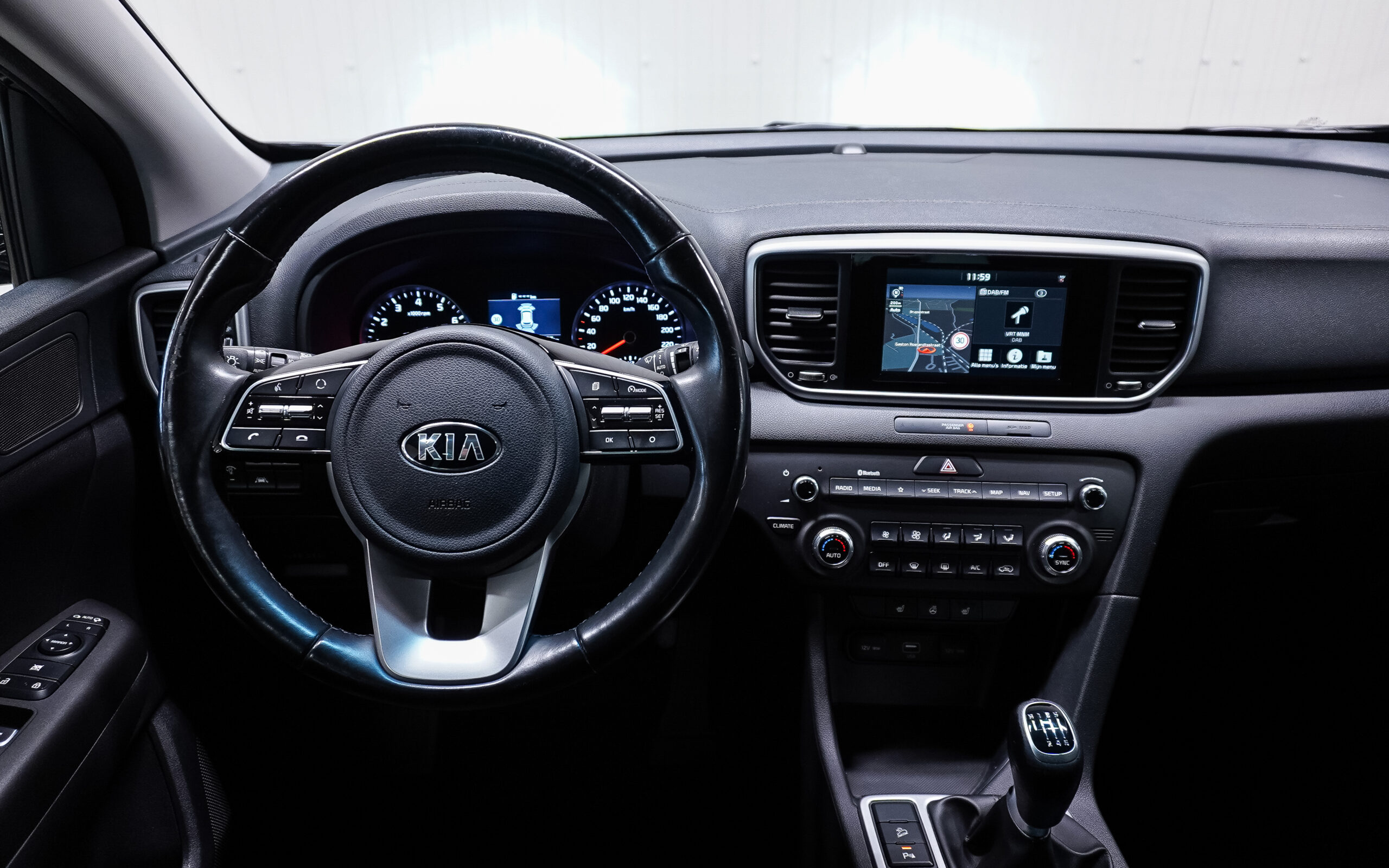 Vehicle gallery image 11