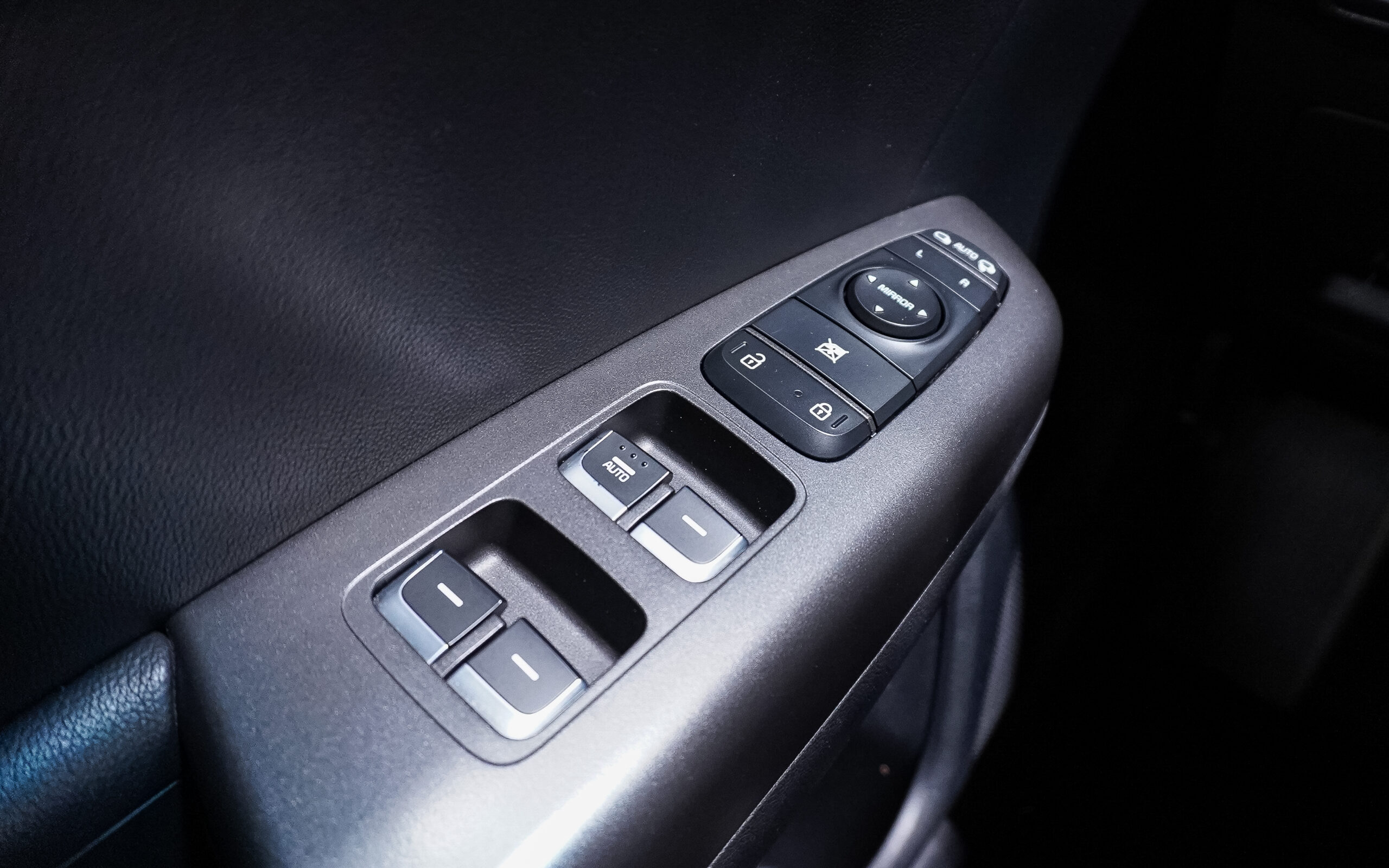Vehicle gallery image 21
