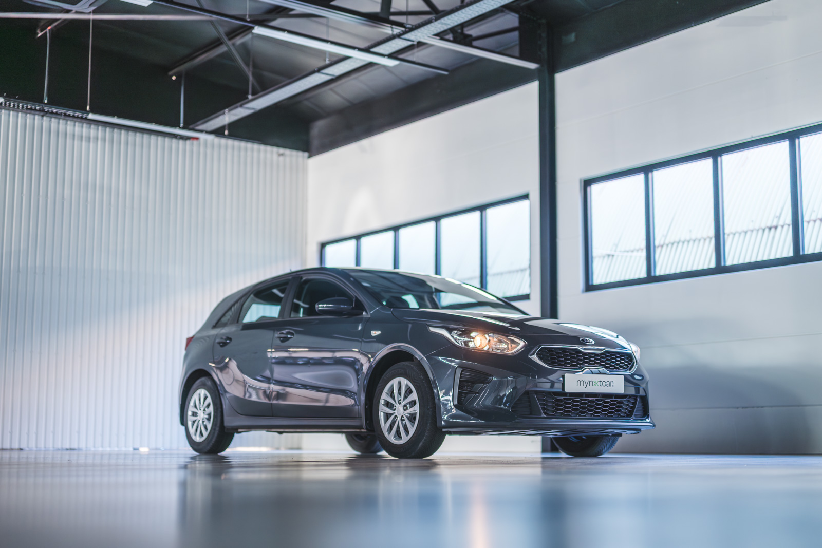 Vehicle gallery image 2