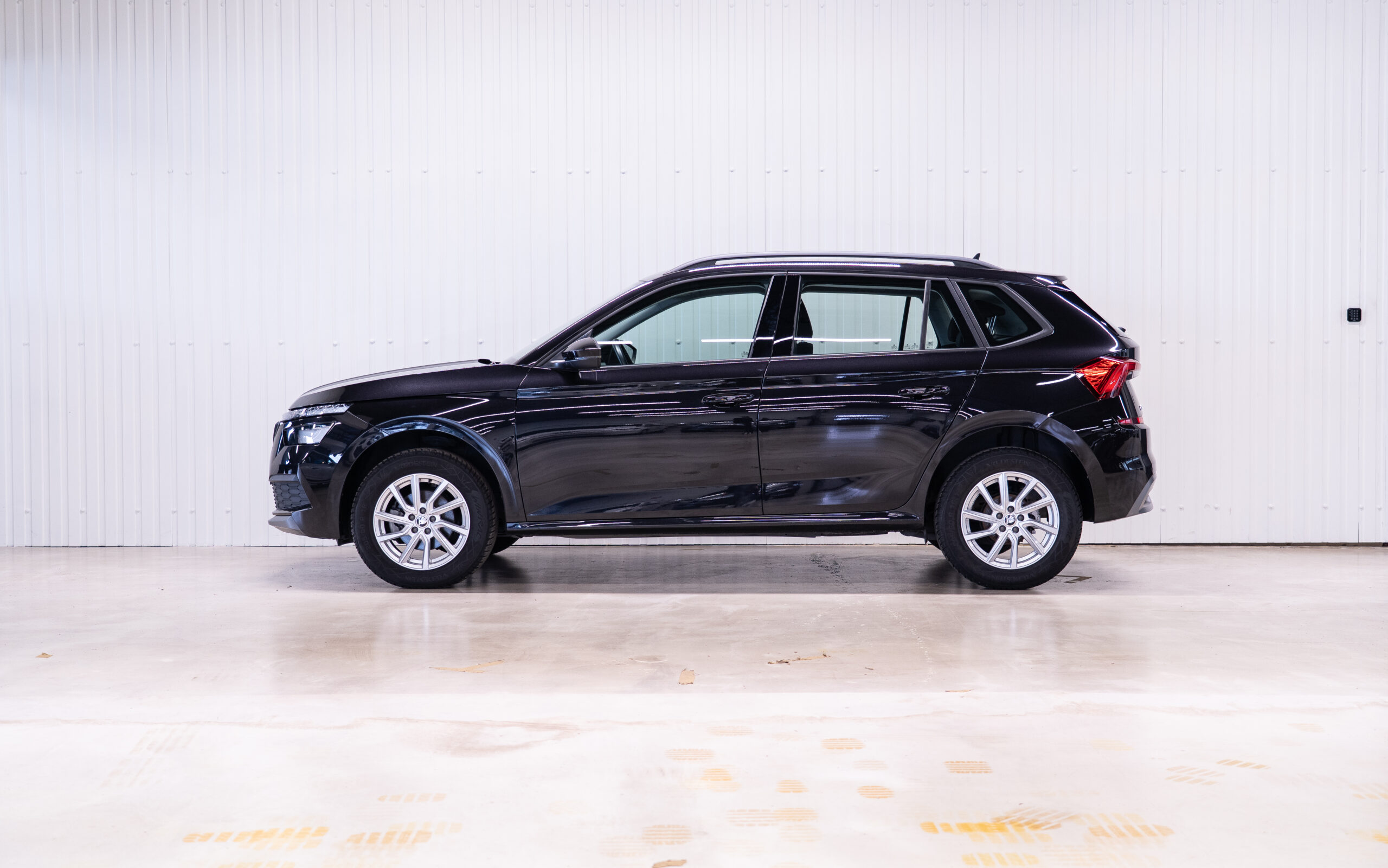 Vehicle gallery image 2