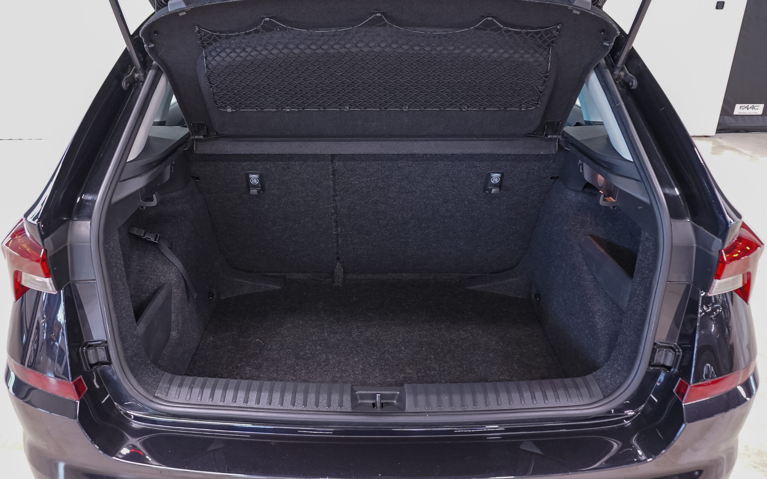 Vehicle gallery image 6