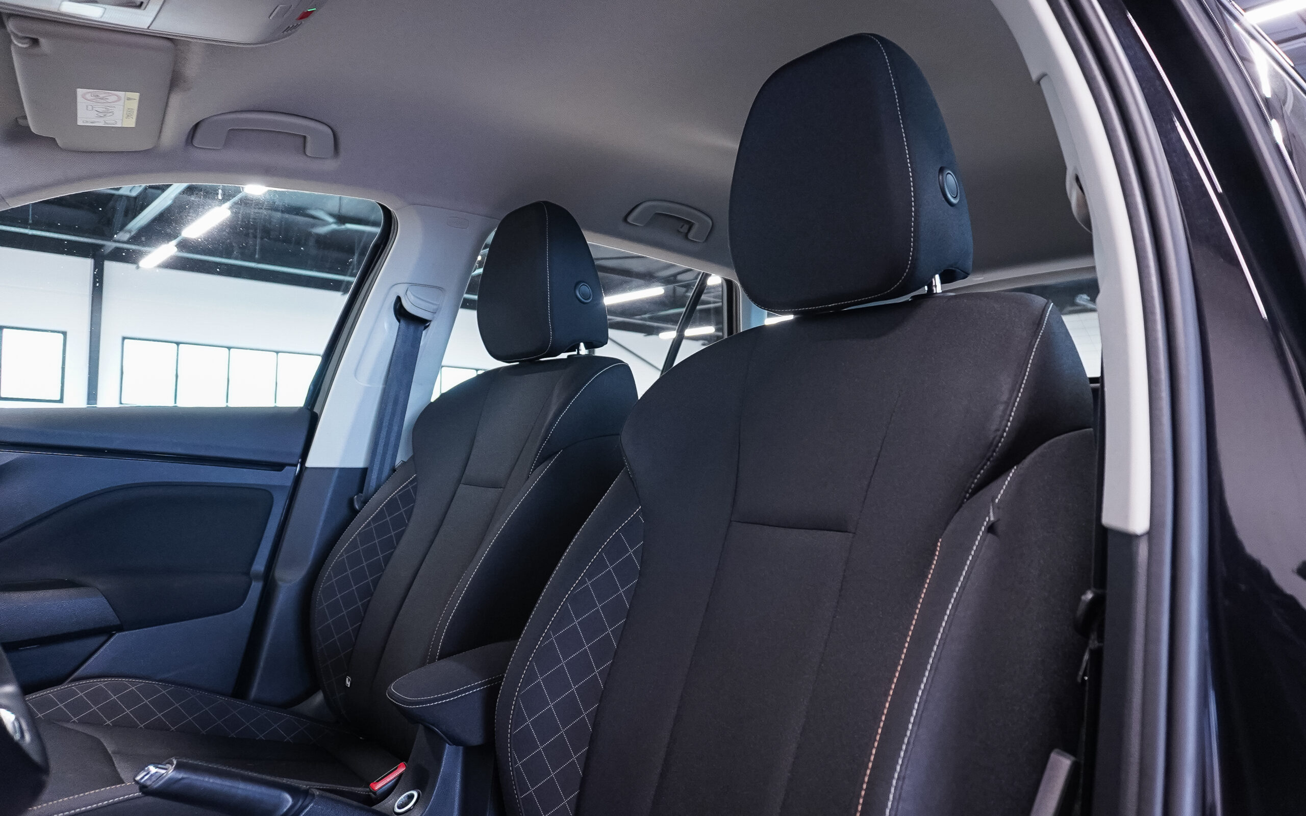 Vehicle gallery image 8