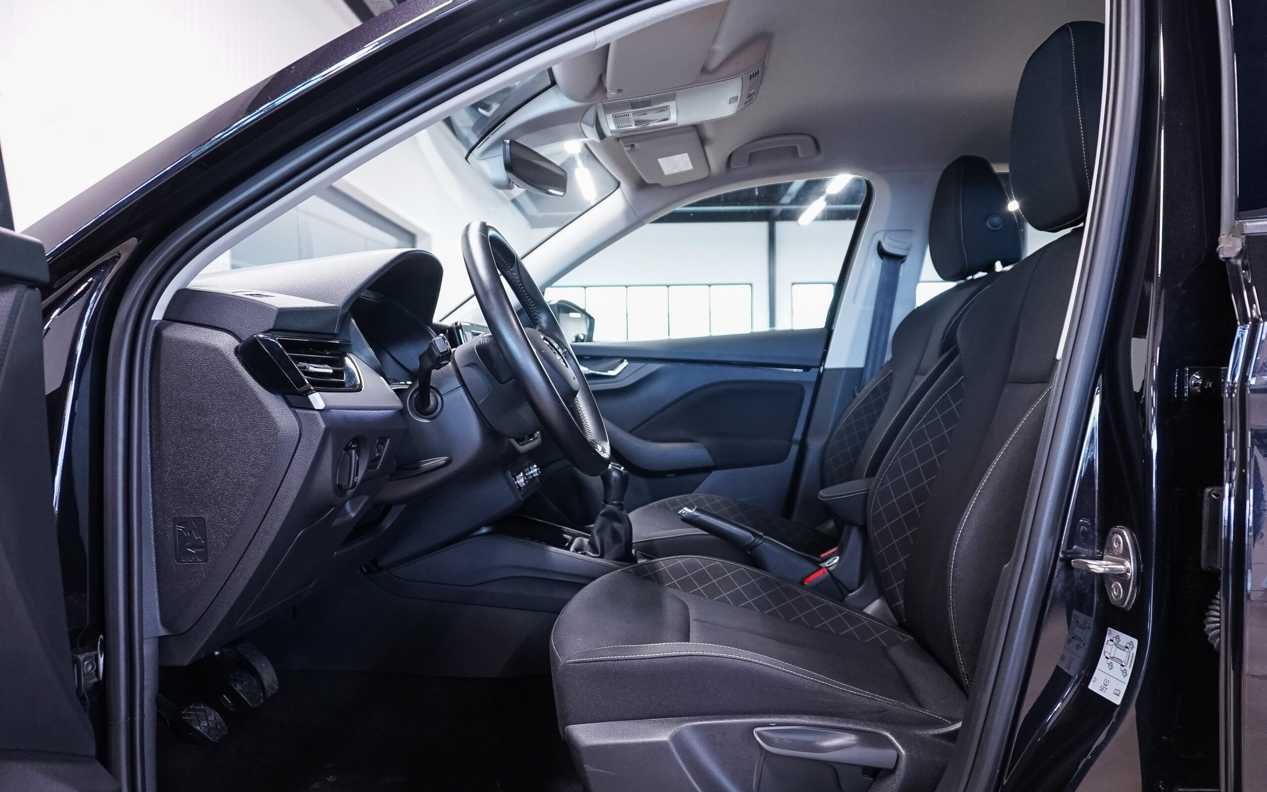 Vehicle gallery image 9