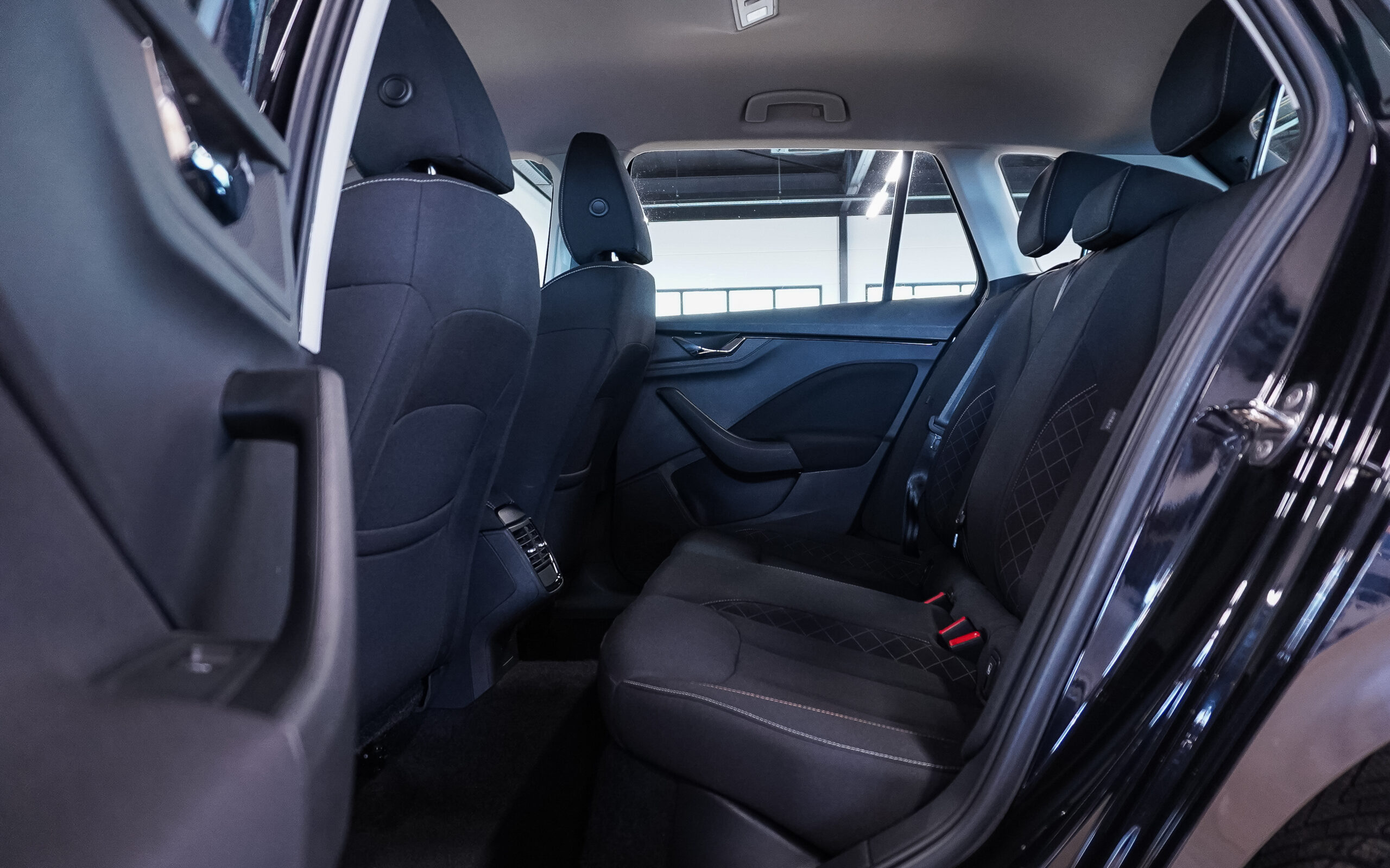 Vehicle gallery image 10