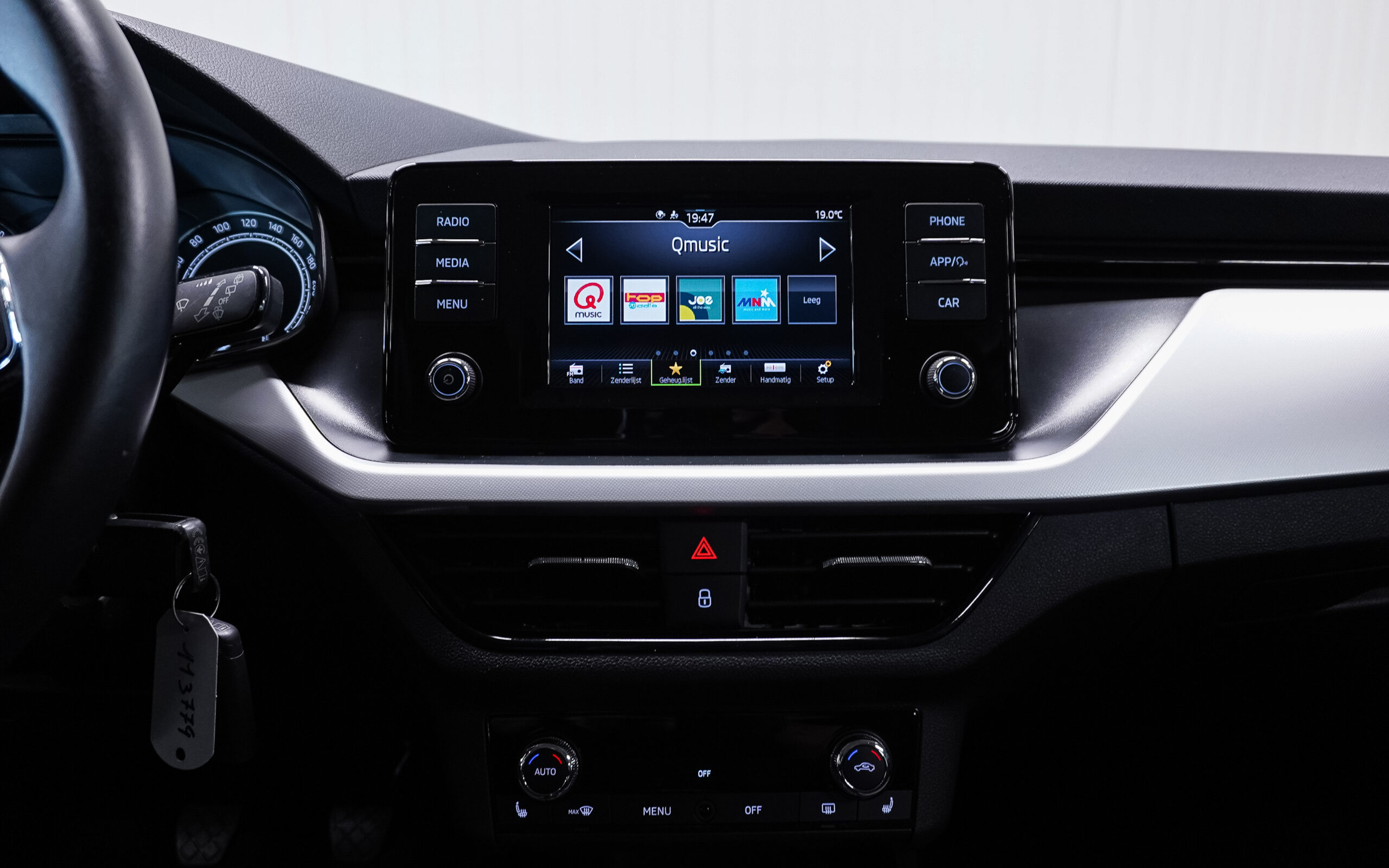 Vehicle gallery image 13