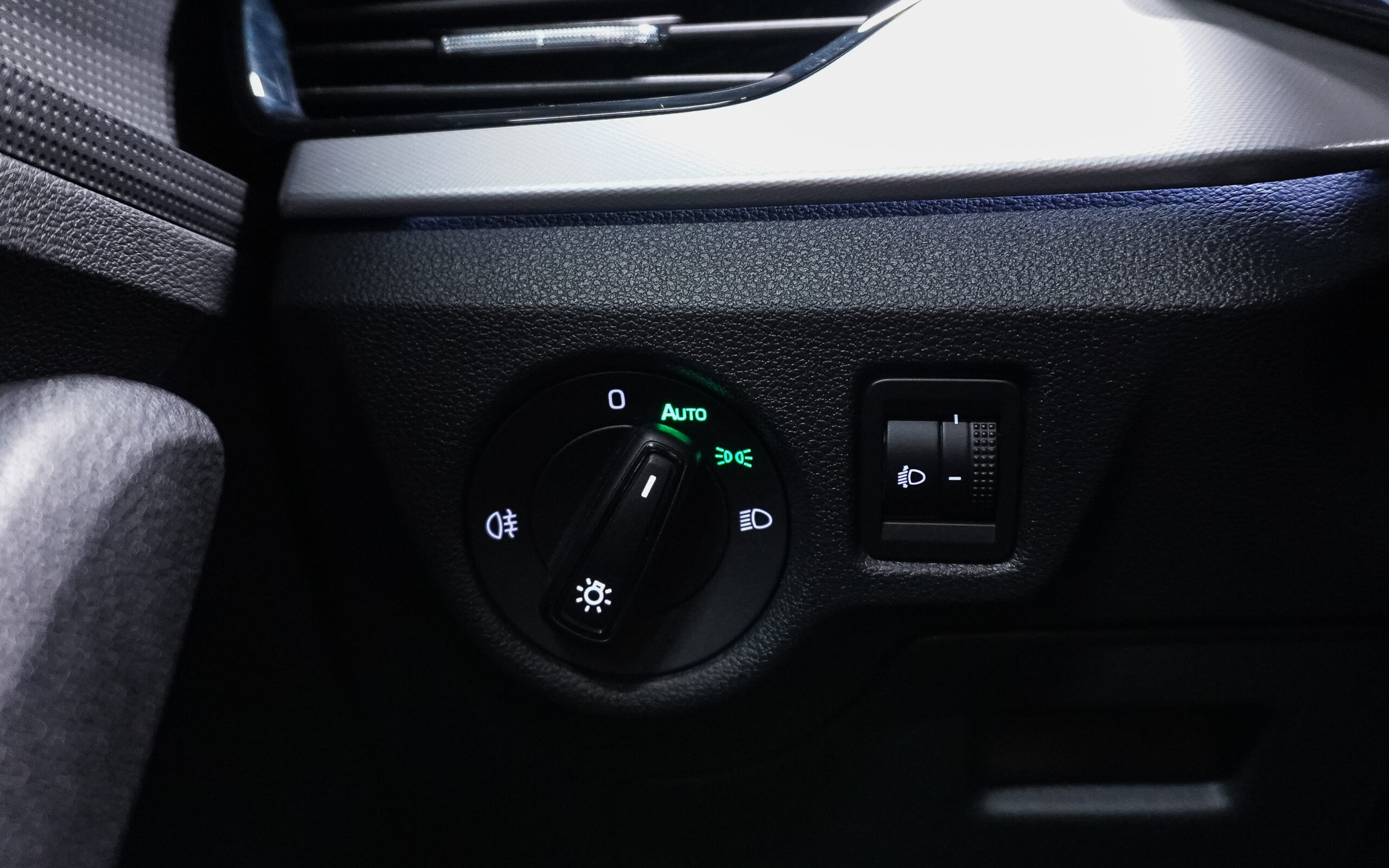 Vehicle gallery image 23