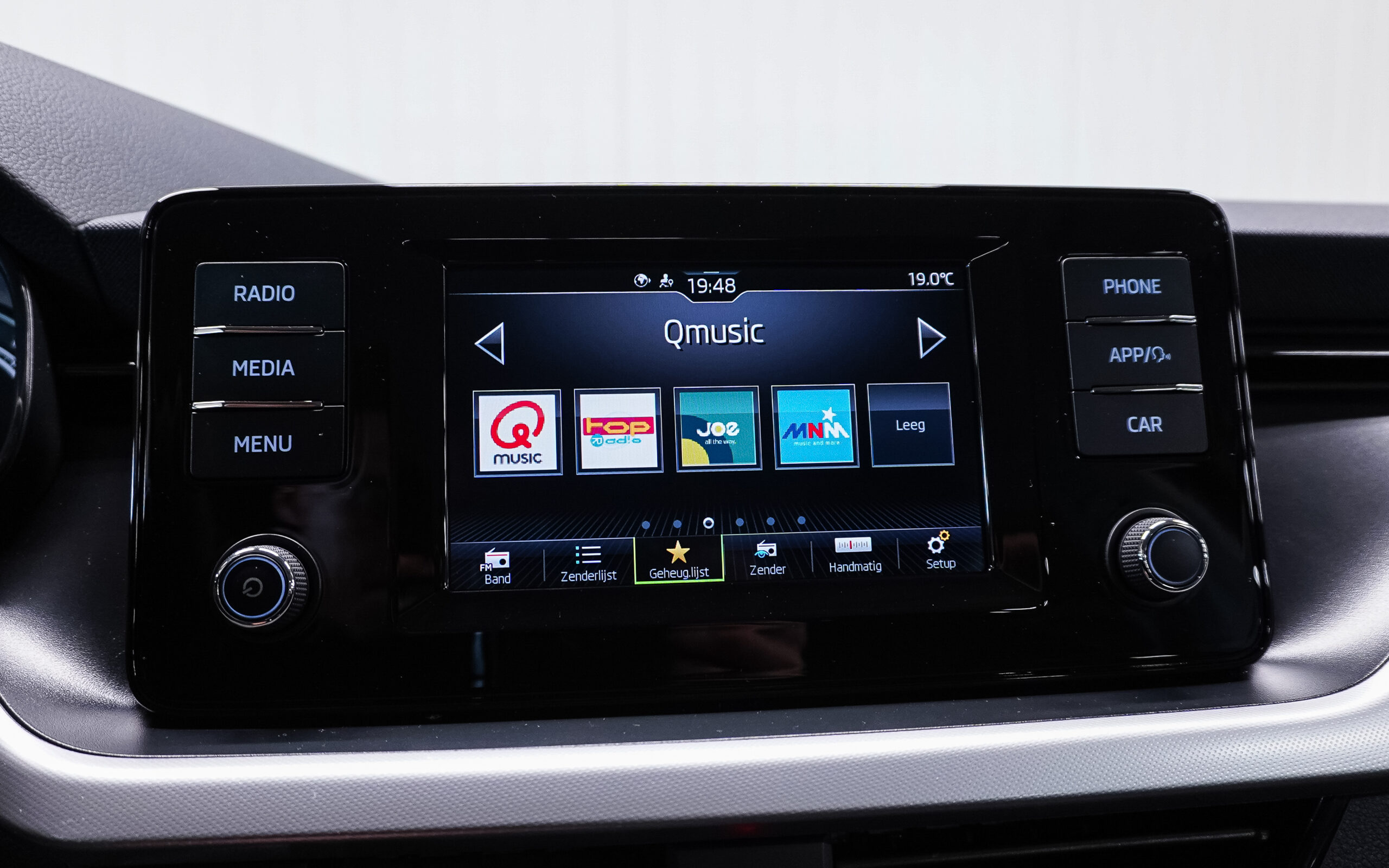 Vehicle gallery image 15