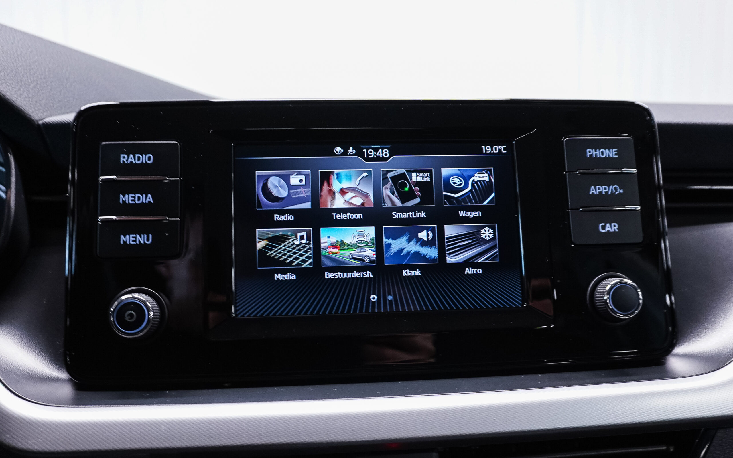 Vehicle gallery image 16
