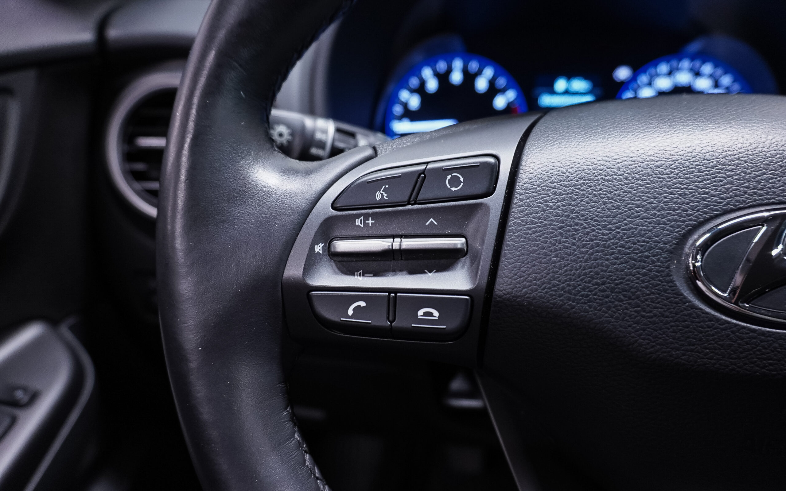 Vehicle gallery image 24