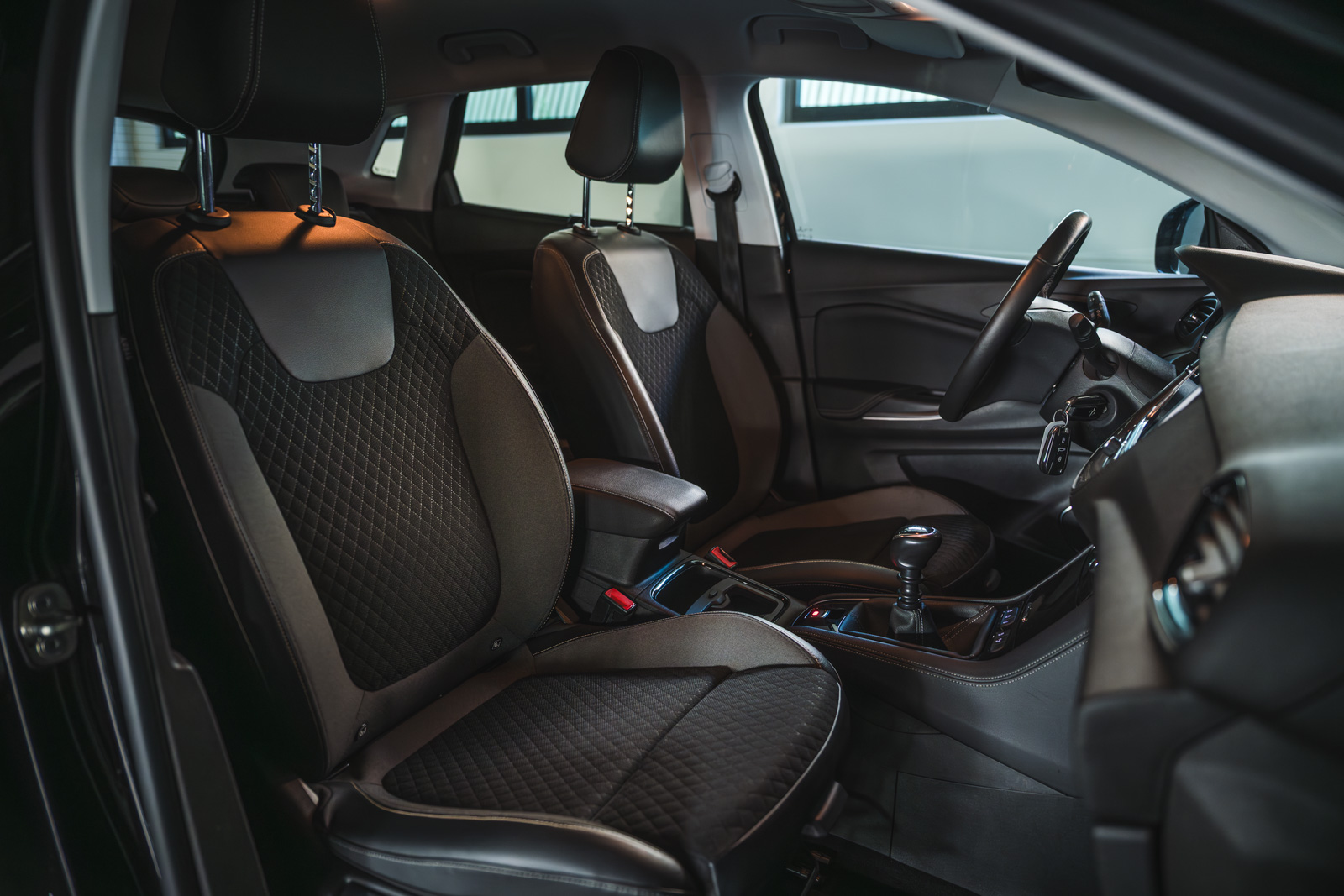Vehicle gallery image 12