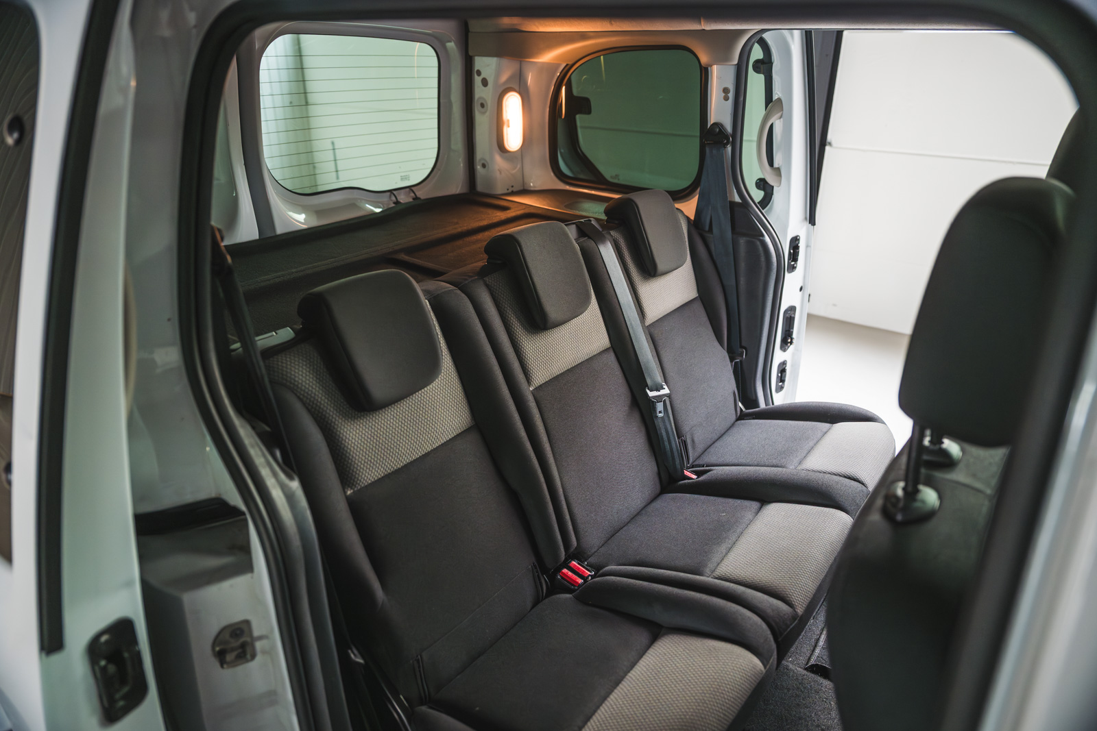 Vehicle gallery image 21
