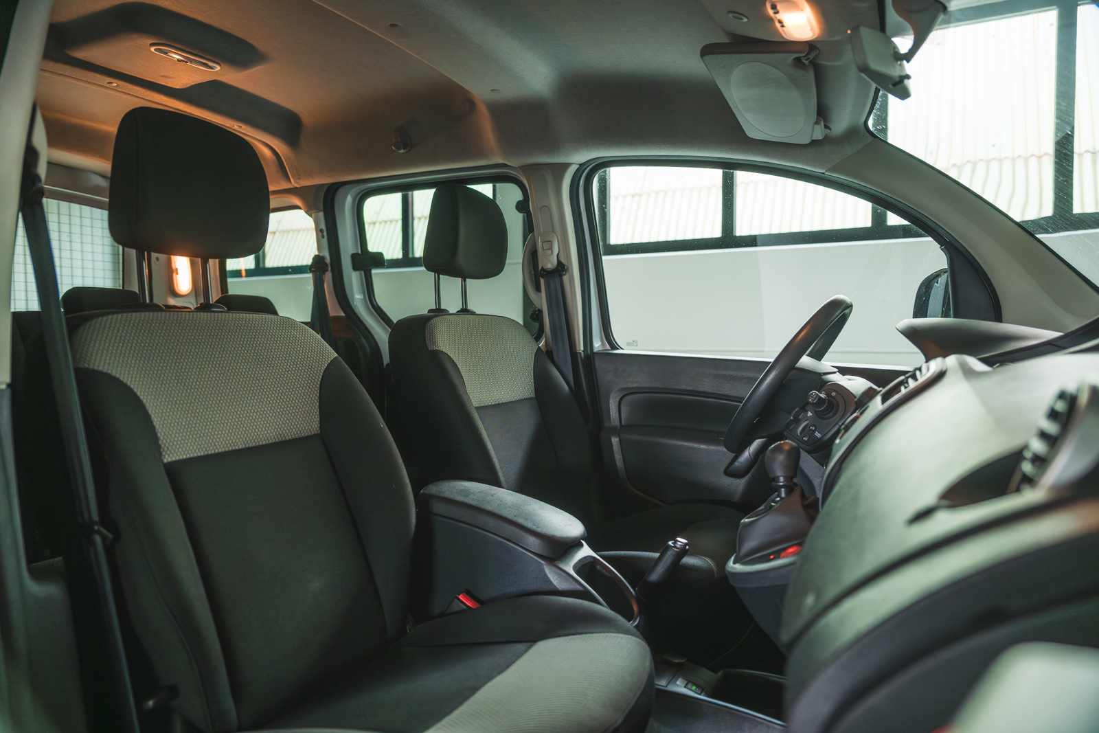 Vehicle gallery image 16