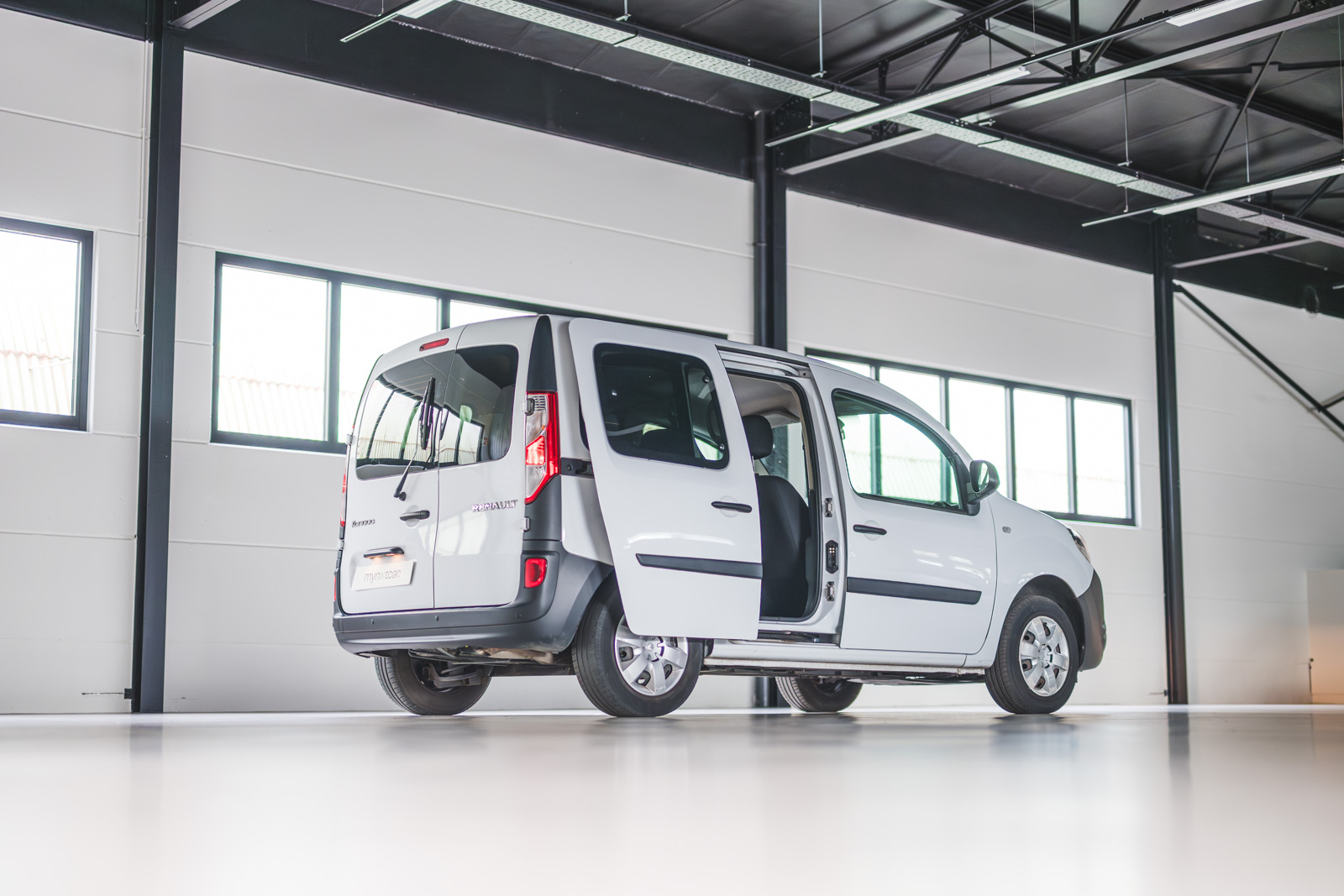 Vehicle gallery image 5
